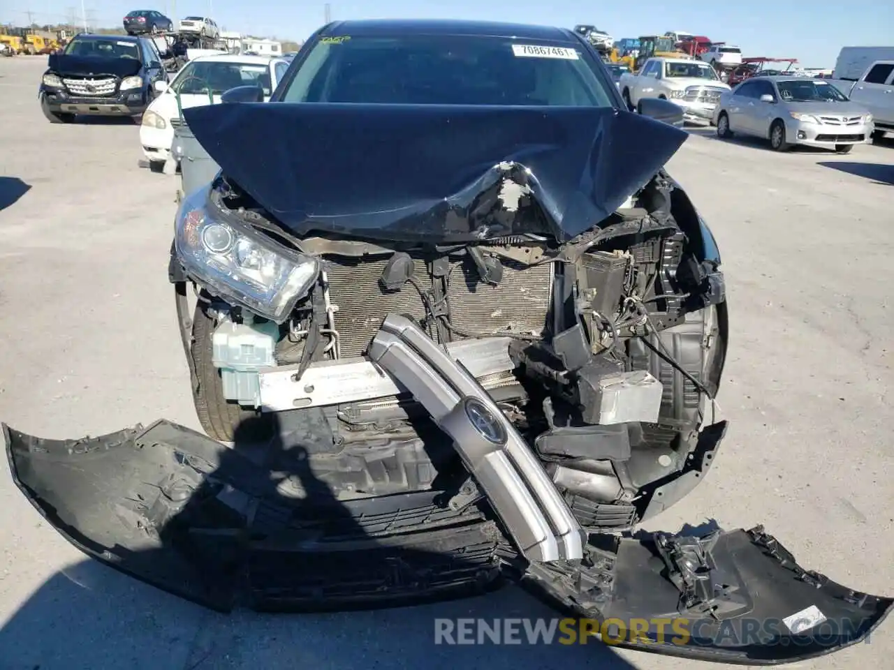 9 Photograph of a damaged car 5TDZARFH6KS045935 TOYOTA HIGHLANDER 2019