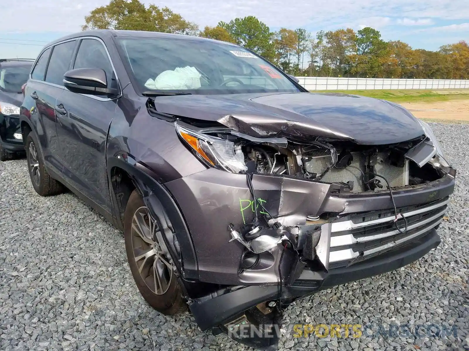 1 Photograph of a damaged car 5TDZARFH6KS046373 TOYOTA HIGHLANDER 2019