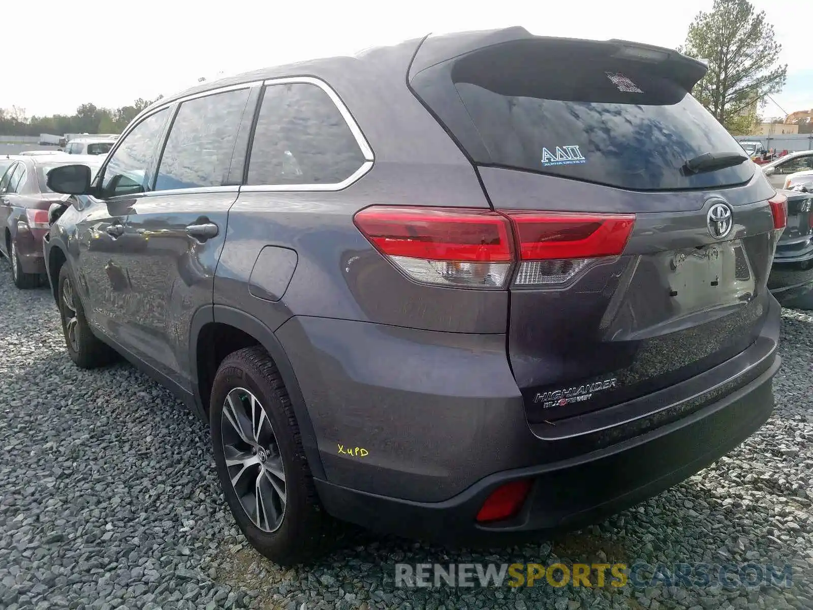 3 Photograph of a damaged car 5TDZARFH6KS046373 TOYOTA HIGHLANDER 2019