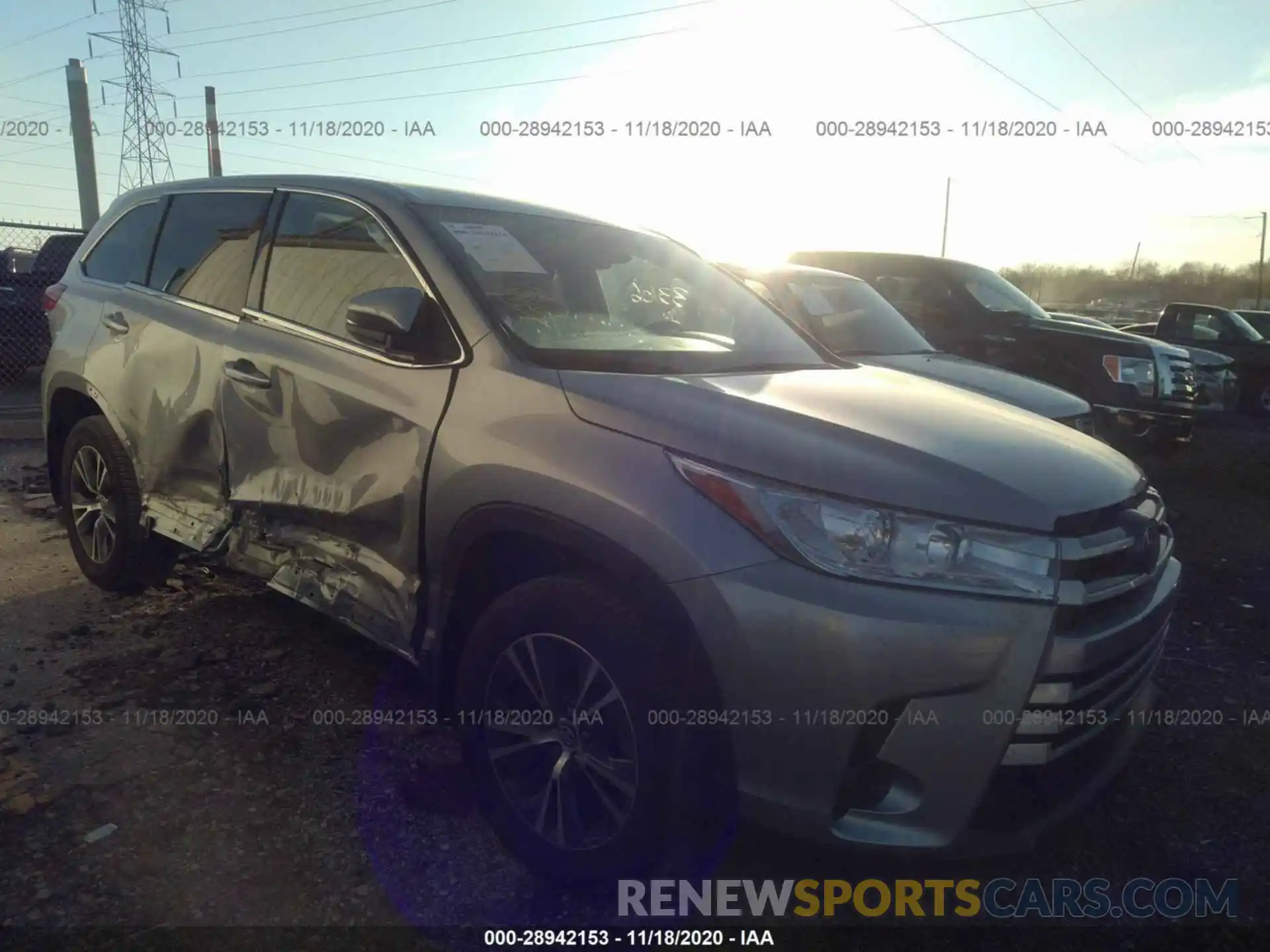 1 Photograph of a damaged car 5TDZARFH6KS046387 TOYOTA HIGHLANDER 2019