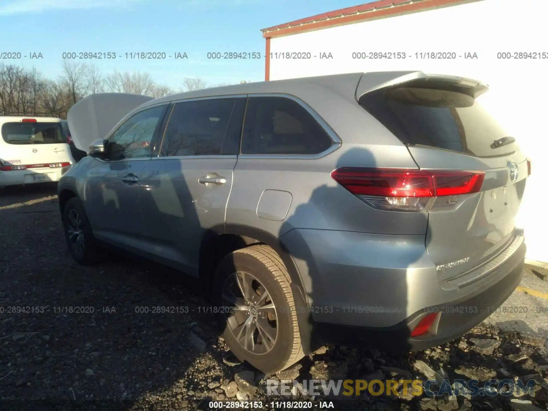 3 Photograph of a damaged car 5TDZARFH6KS046387 TOYOTA HIGHLANDER 2019