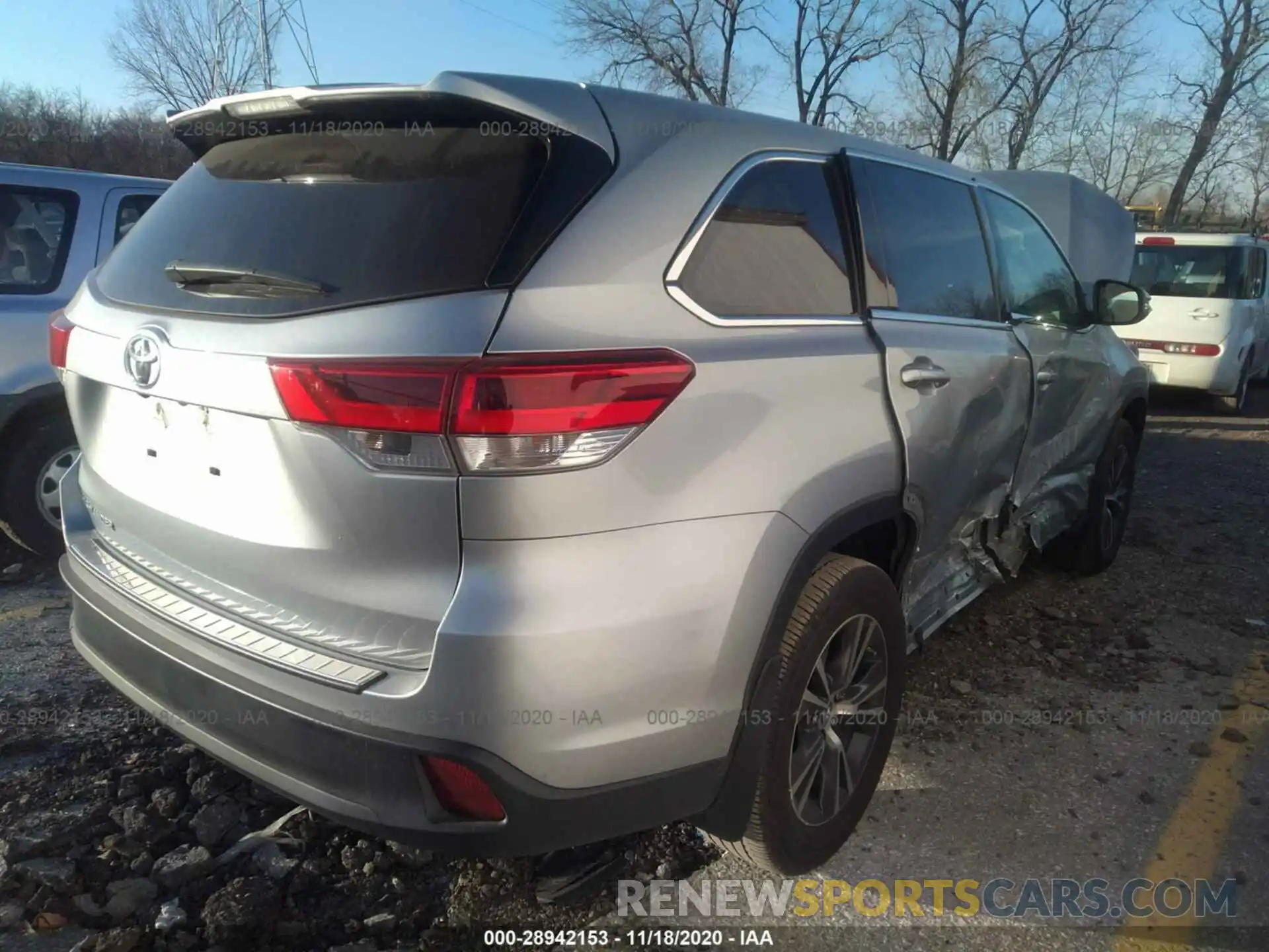 4 Photograph of a damaged car 5TDZARFH6KS046387 TOYOTA HIGHLANDER 2019