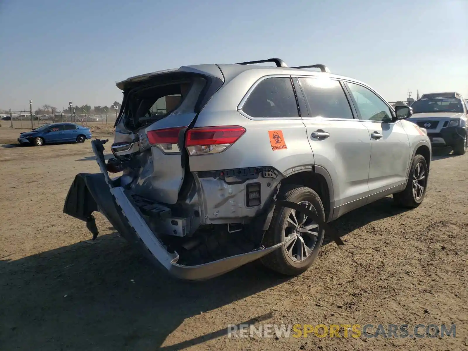 4 Photograph of a damaged car 5TDZARFH6KS046910 TOYOTA HIGHLANDER 2019