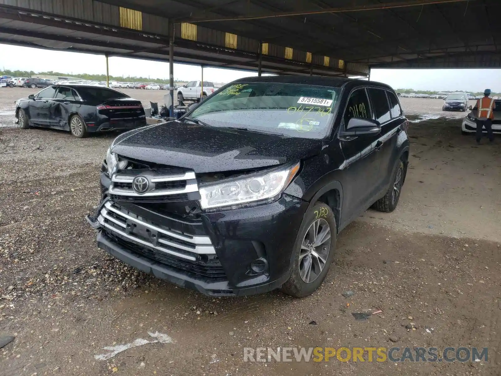 2 Photograph of a damaged car 5TDZARFH6KS047782 TOYOTA HIGHLANDER 2019