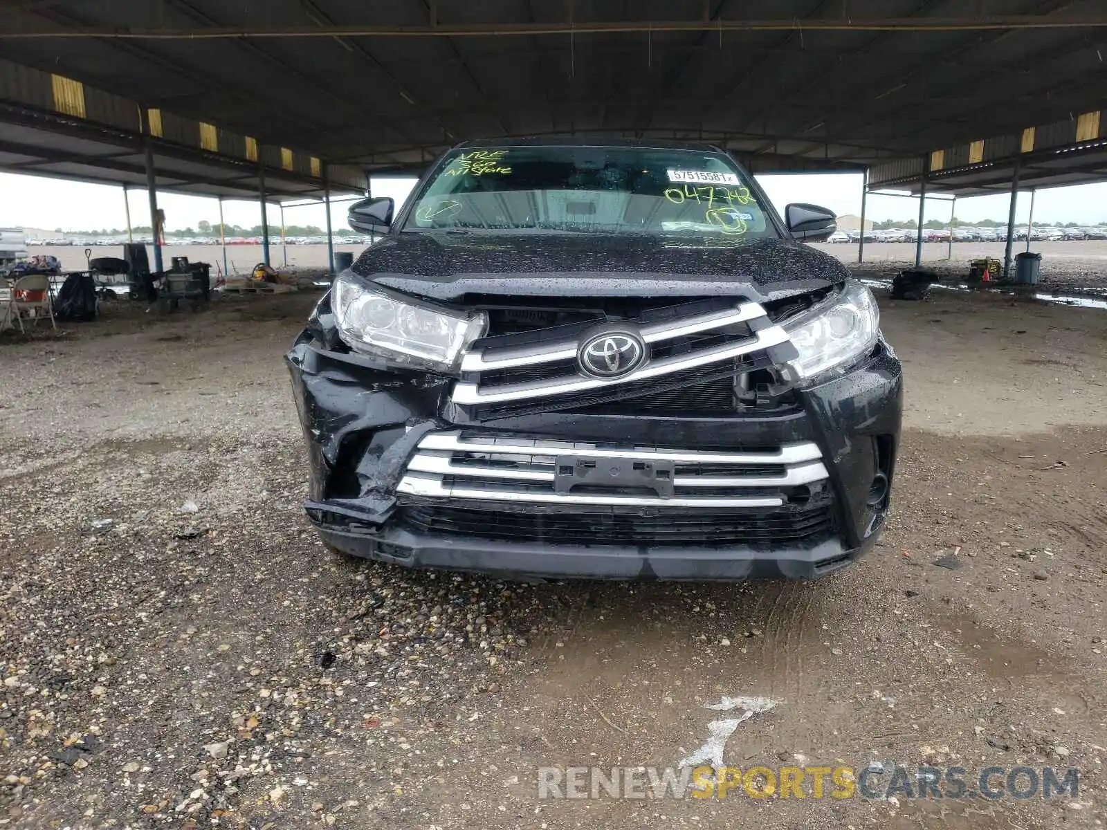 9 Photograph of a damaged car 5TDZARFH6KS047782 TOYOTA HIGHLANDER 2019