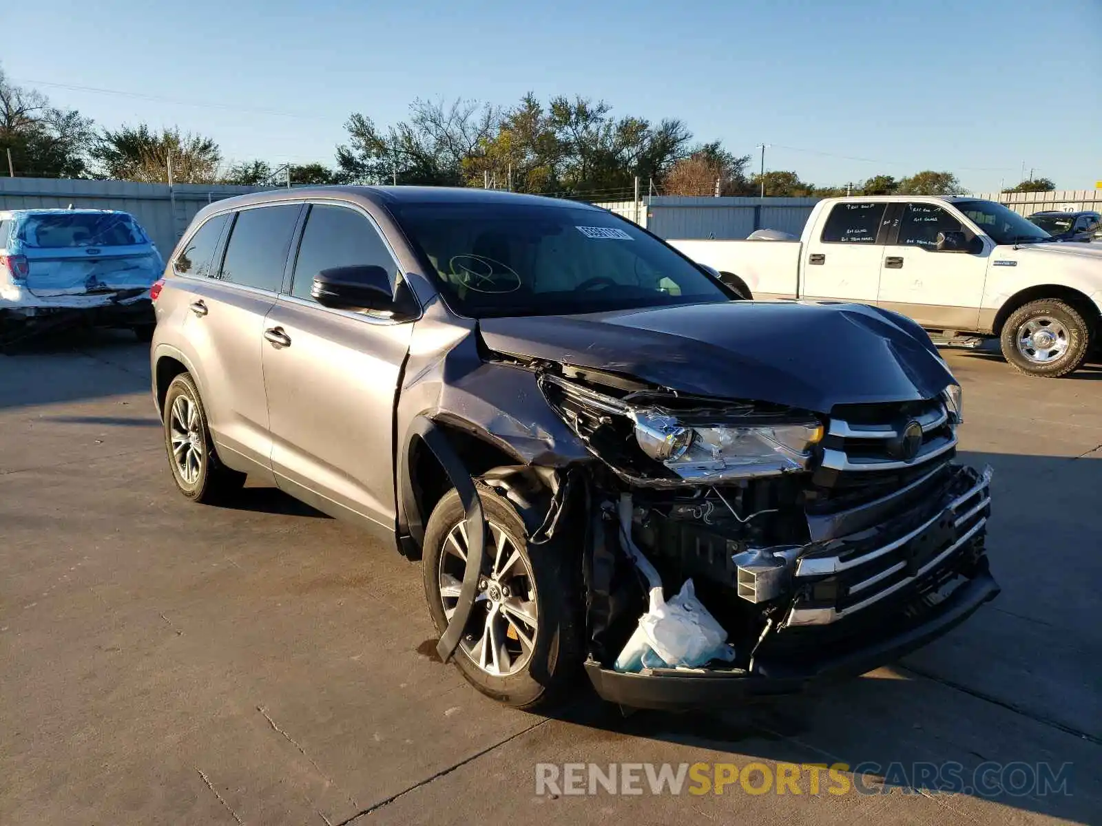 1 Photograph of a damaged car 5TDZARFH6KS047846 TOYOTA HIGHLANDER 2019