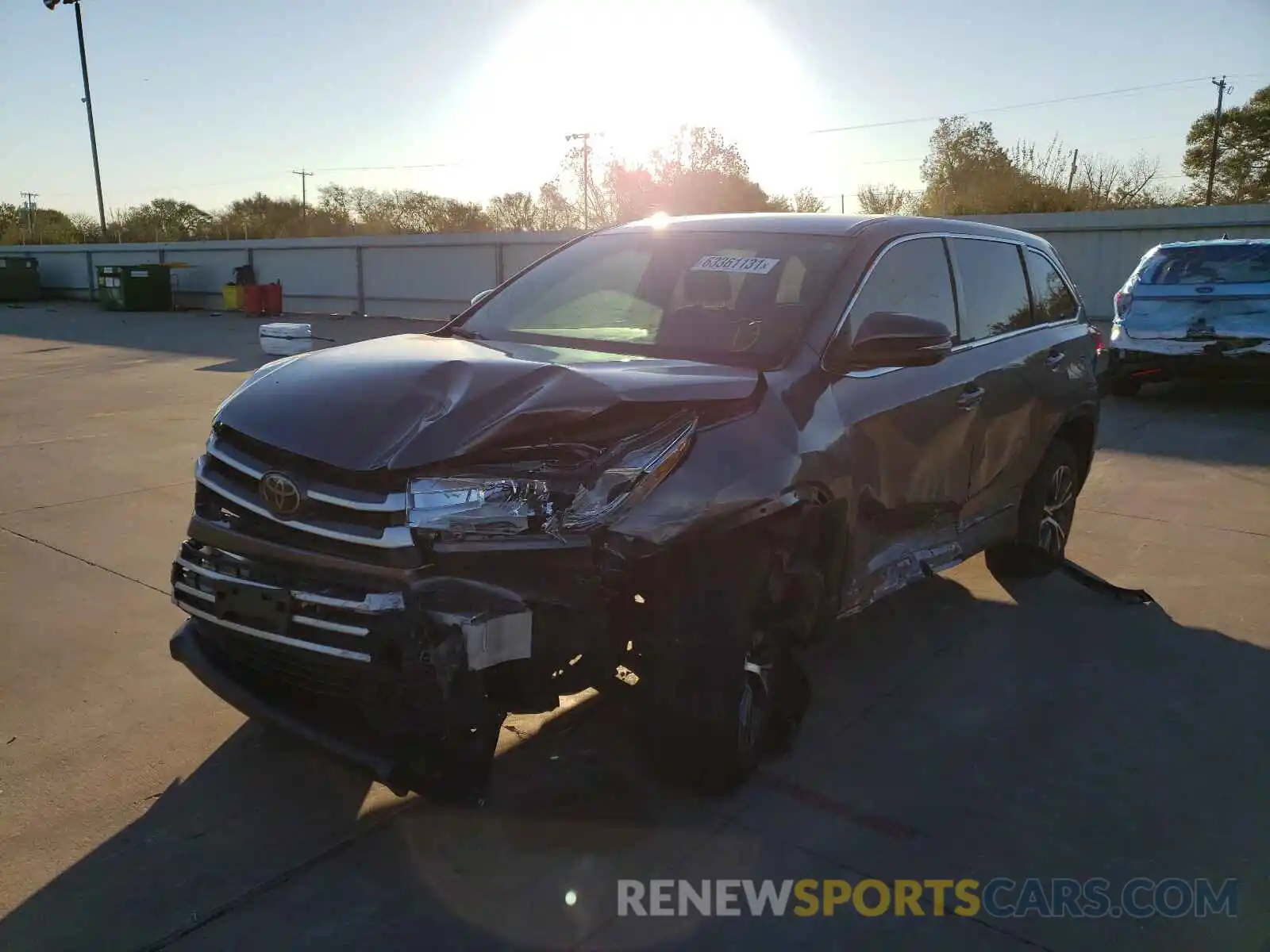 2 Photograph of a damaged car 5TDZARFH6KS047846 TOYOTA HIGHLANDER 2019