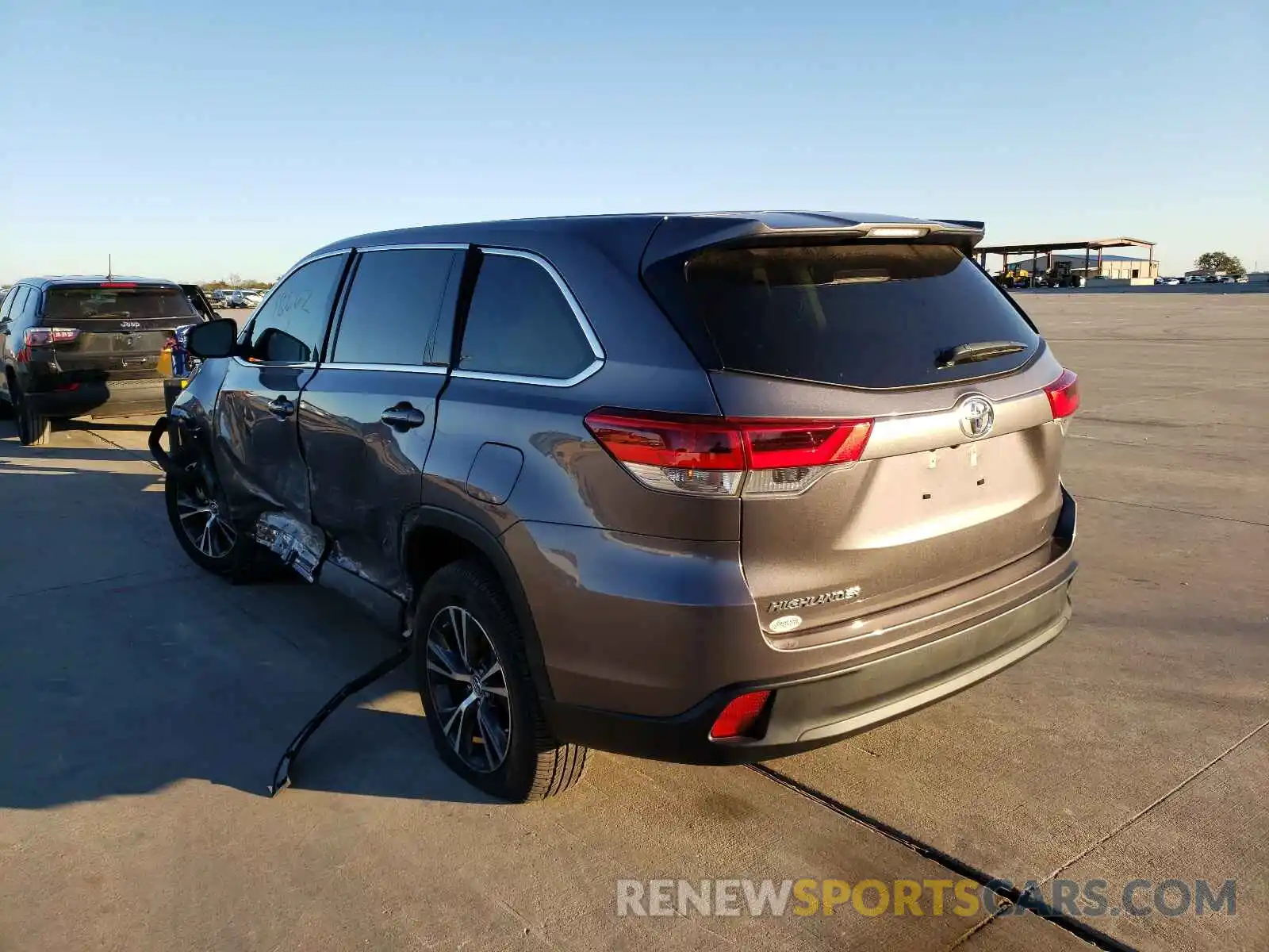 3 Photograph of a damaged car 5TDZARFH6KS047846 TOYOTA HIGHLANDER 2019