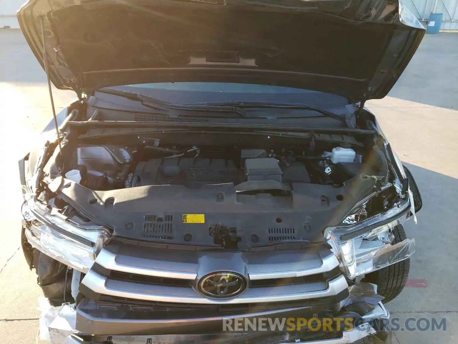 7 Photograph of a damaged car 5TDZARFH6KS047846 TOYOTA HIGHLANDER 2019