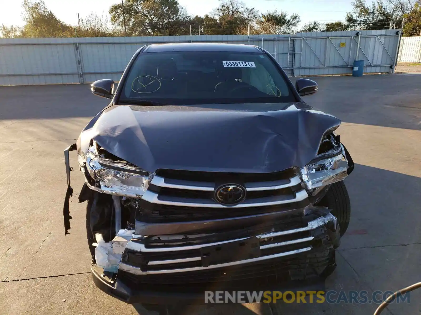 9 Photograph of a damaged car 5TDZARFH6KS047846 TOYOTA HIGHLANDER 2019