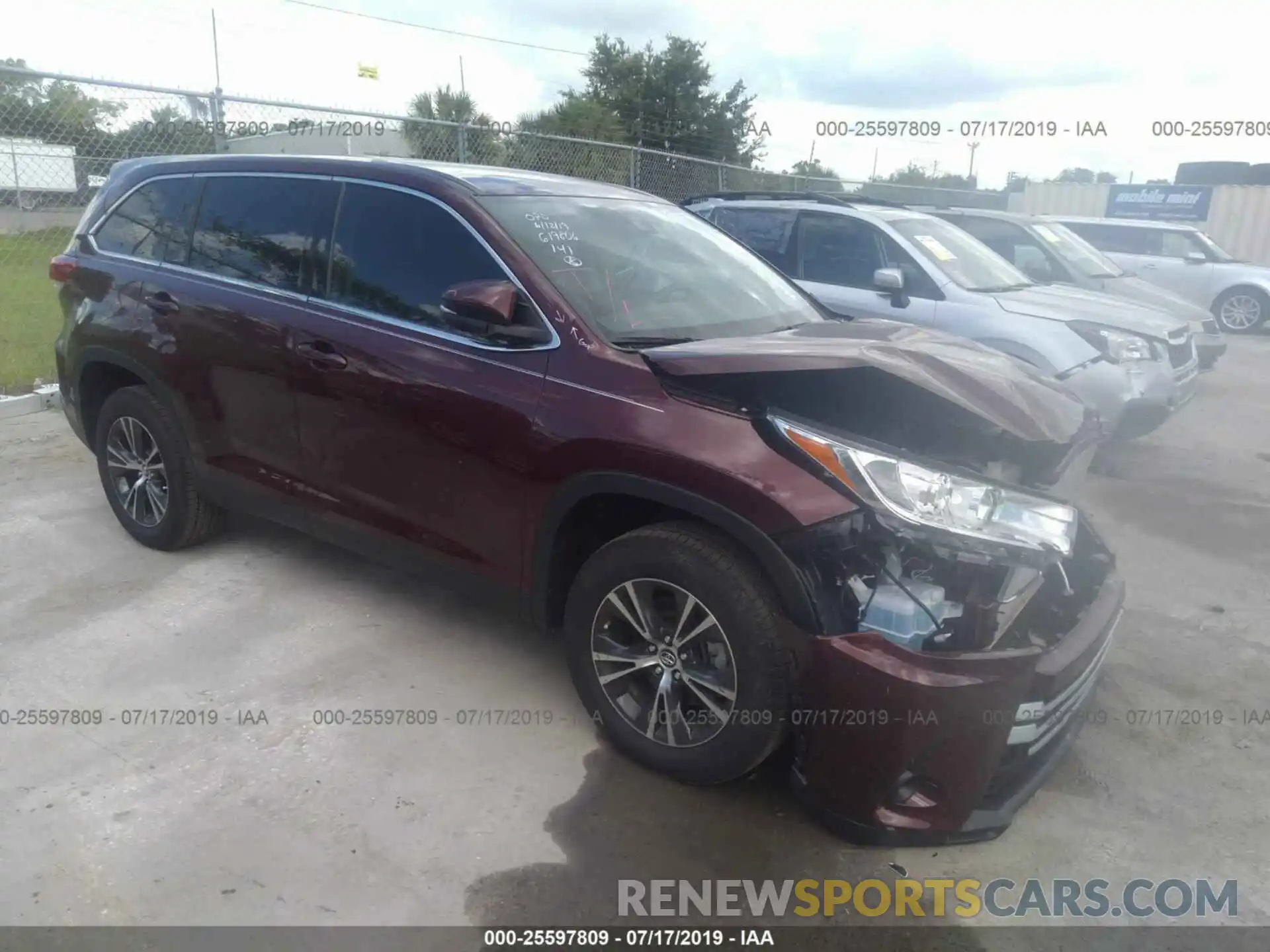 1 Photograph of a damaged car 5TDZARFH6KS047913 TOYOTA HIGHLANDER 2019