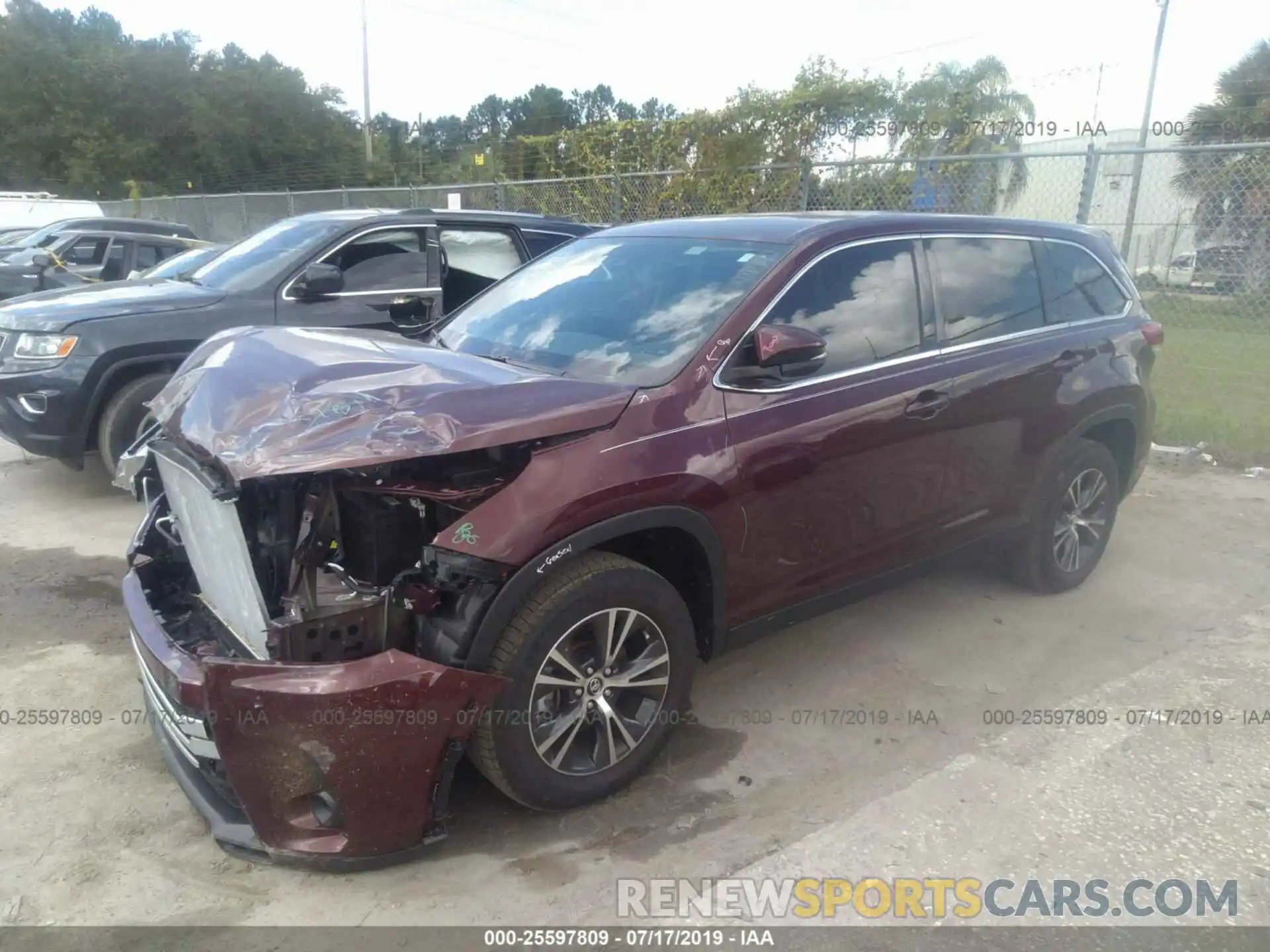 2 Photograph of a damaged car 5TDZARFH6KS047913 TOYOTA HIGHLANDER 2019