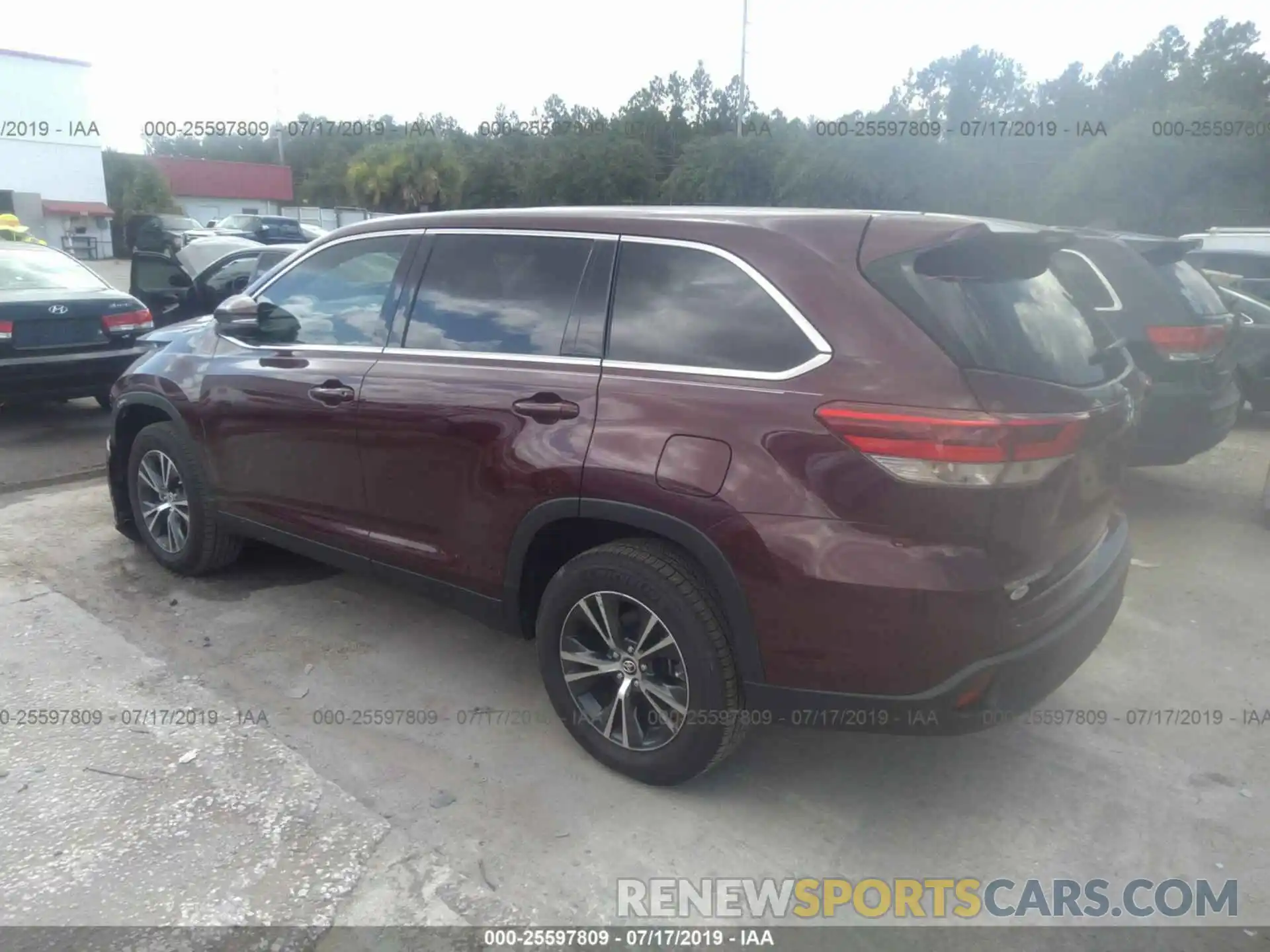 3 Photograph of a damaged car 5TDZARFH6KS047913 TOYOTA HIGHLANDER 2019