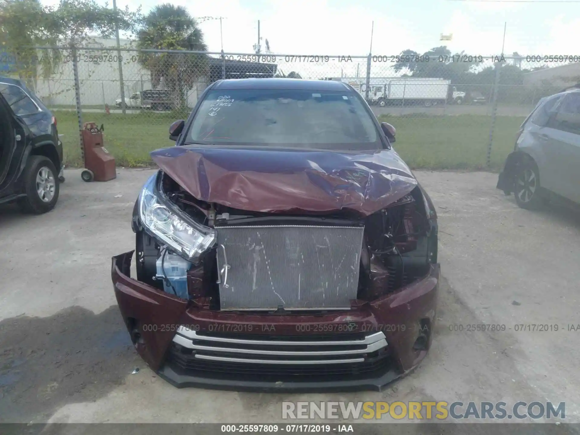 6 Photograph of a damaged car 5TDZARFH6KS047913 TOYOTA HIGHLANDER 2019