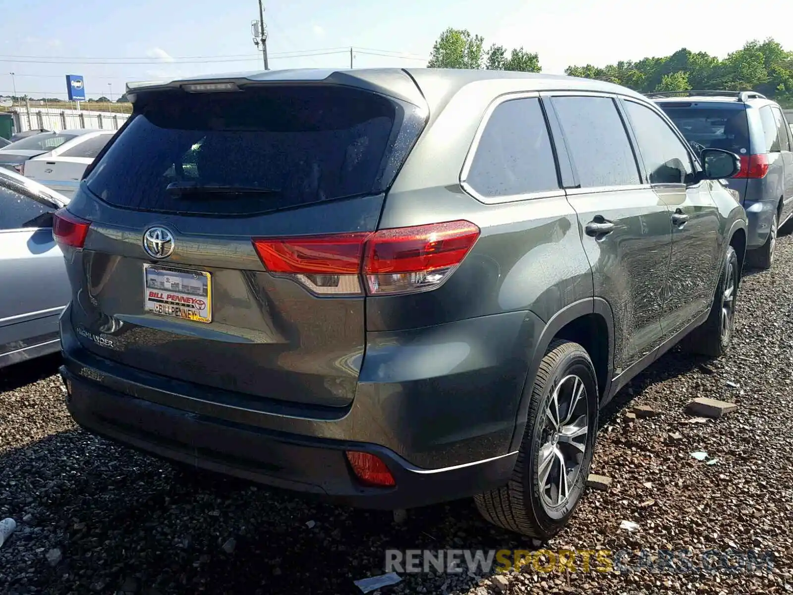 4 Photograph of a damaged car 5TDZARFH6KS048169 TOYOTA HIGHLANDER 2019