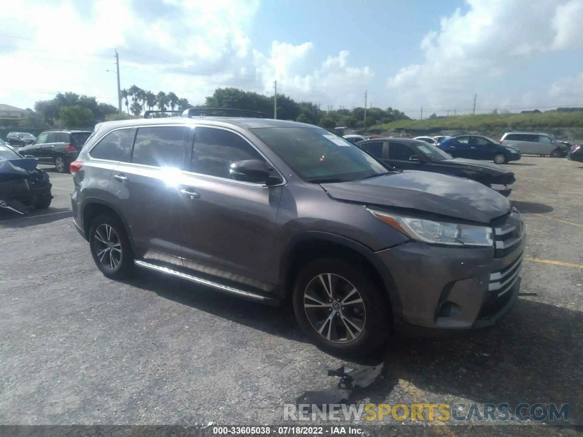 1 Photograph of a damaged car 5TDZARFH6KS048401 TOYOTA HIGHLANDER 2019