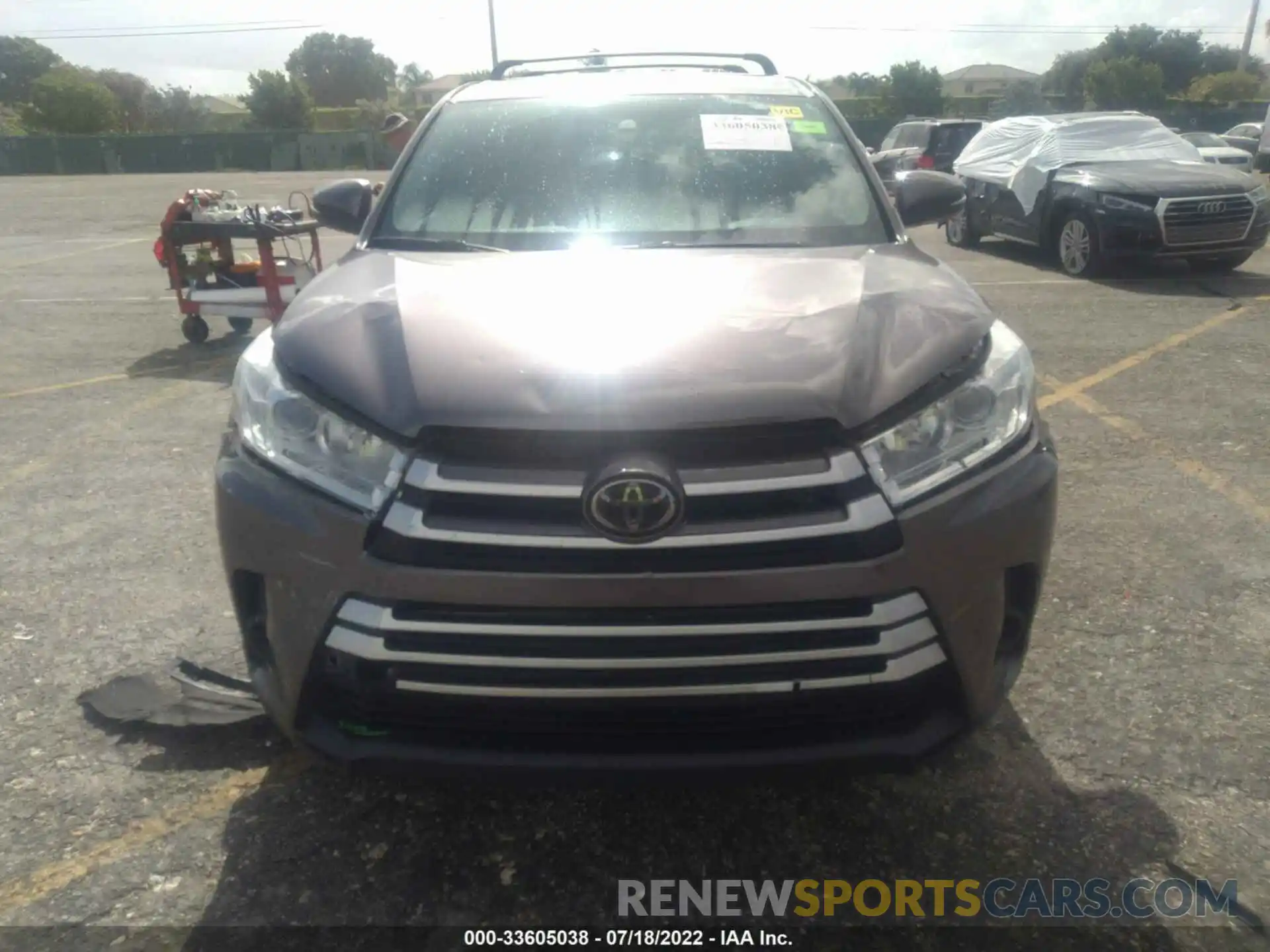 6 Photograph of a damaged car 5TDZARFH6KS048401 TOYOTA HIGHLANDER 2019