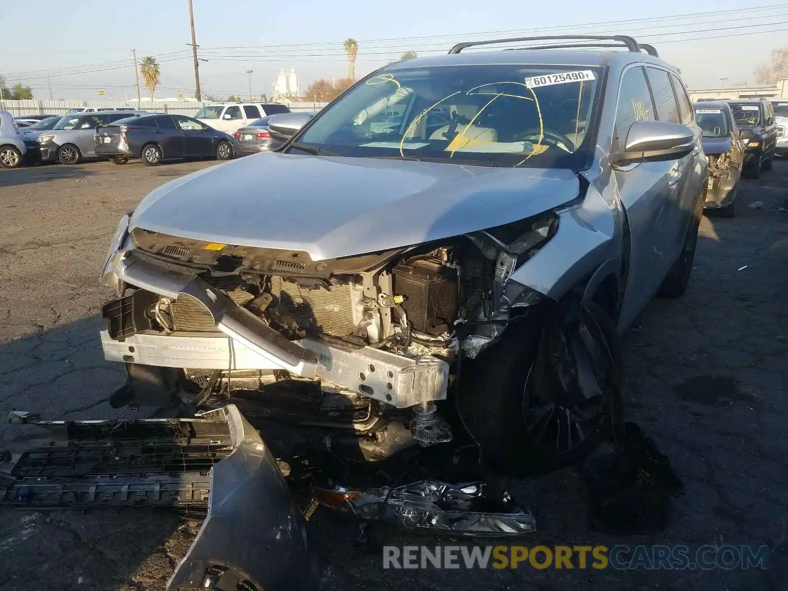 2 Photograph of a damaged car 5TDZARFH6KS049077 TOYOTA HIGHLANDER 2019