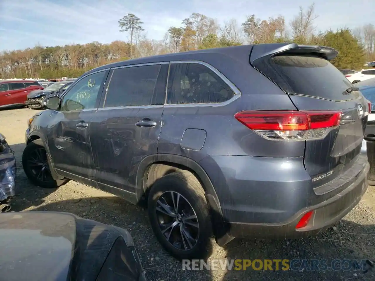 3 Photograph of a damaged car 5TDZARFH6KS049449 TOYOTA HIGHLANDER 2019