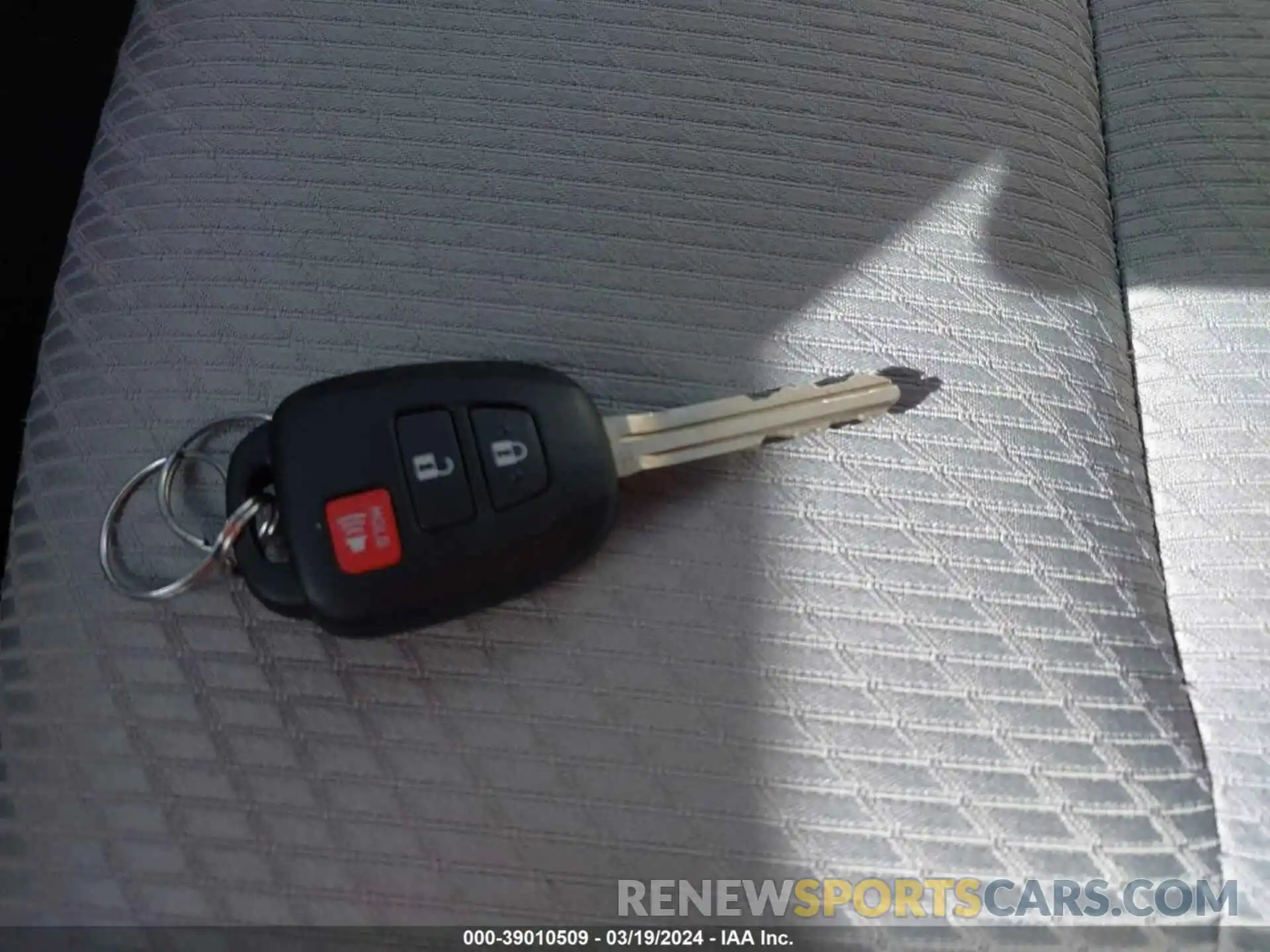 11 Photograph of a damaged car 5TDZARFH6KS049970 TOYOTA HIGHLANDER 2019