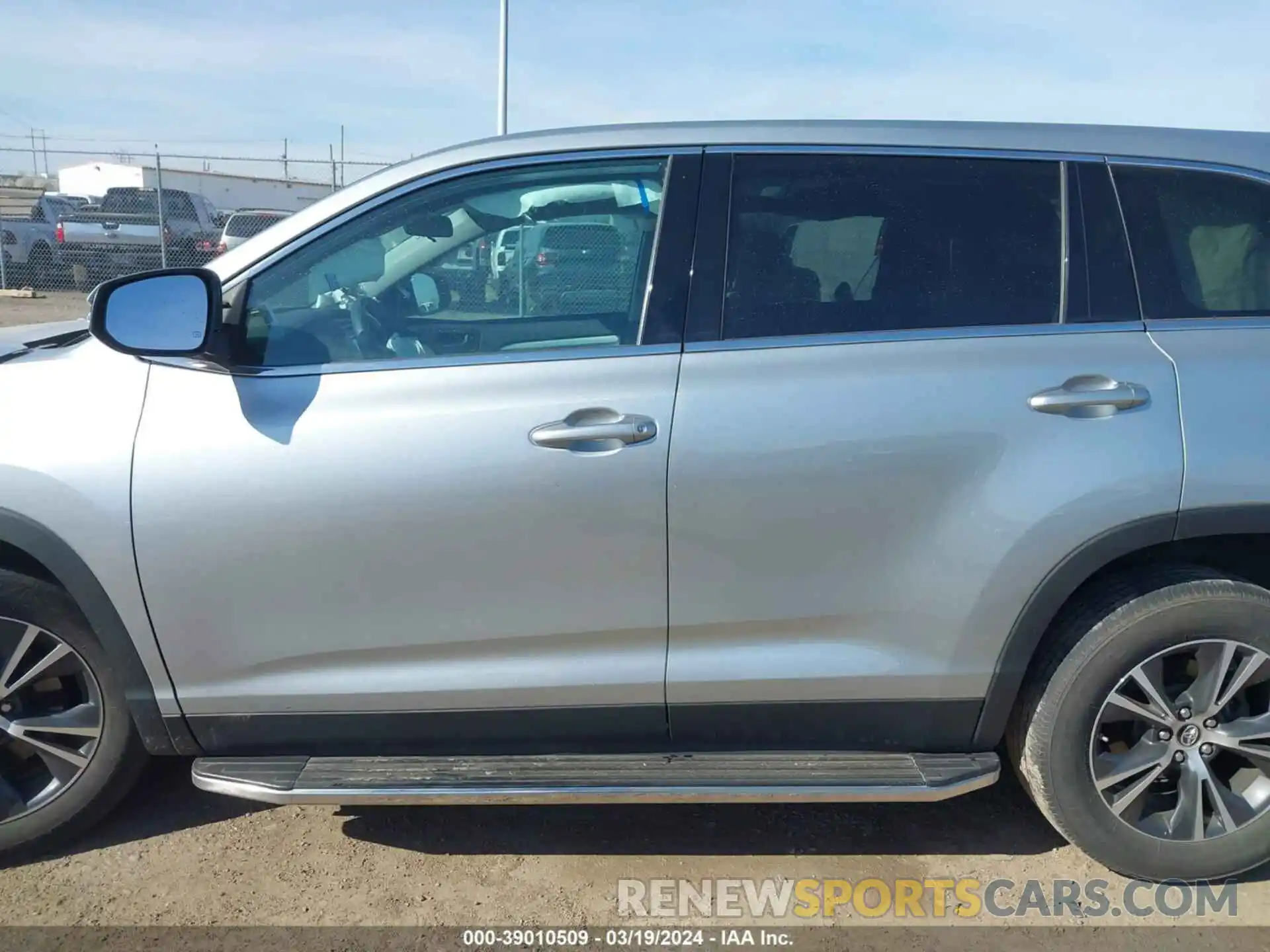 15 Photograph of a damaged car 5TDZARFH6KS049970 TOYOTA HIGHLANDER 2019