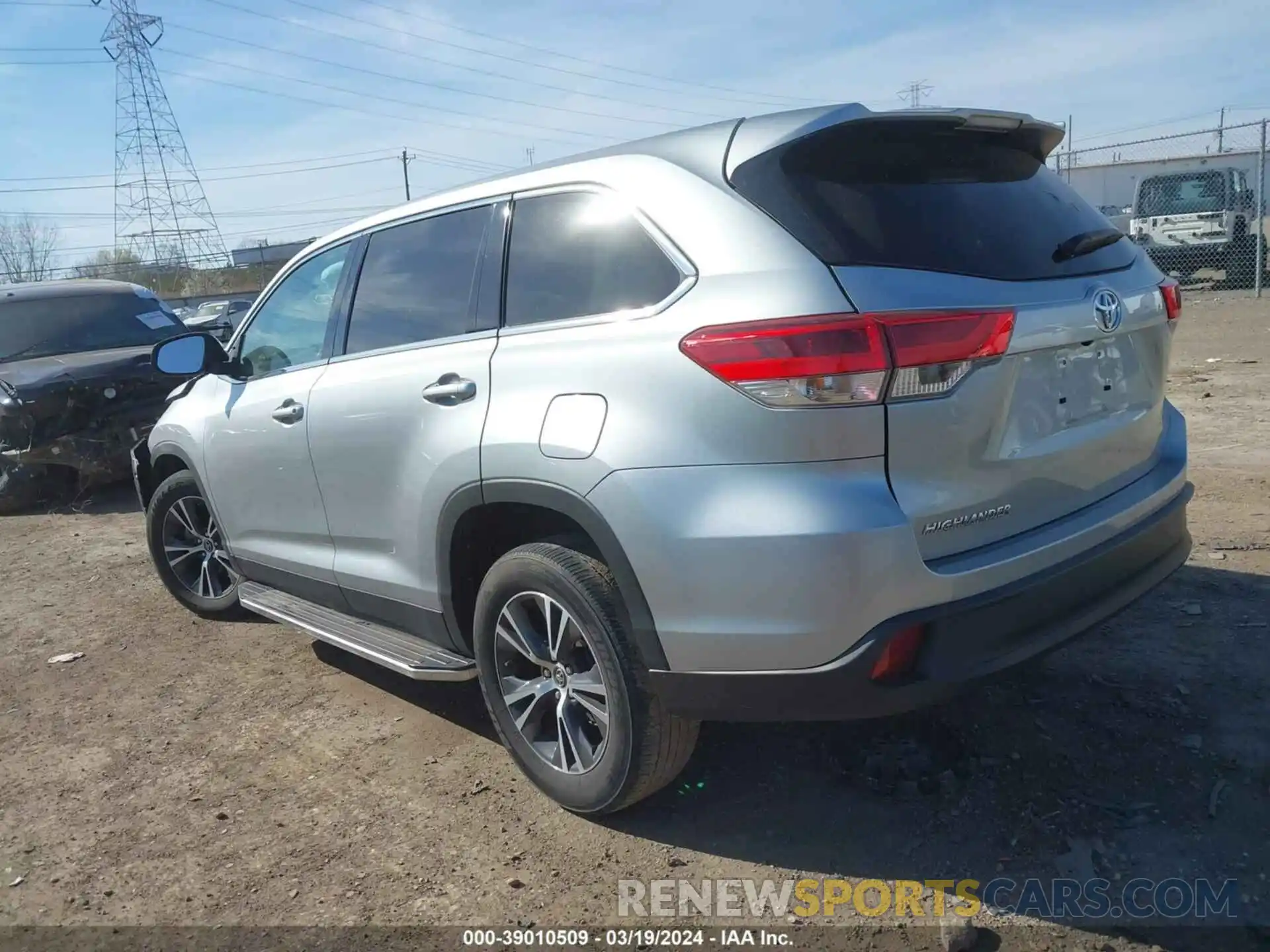 3 Photograph of a damaged car 5TDZARFH6KS049970 TOYOTA HIGHLANDER 2019