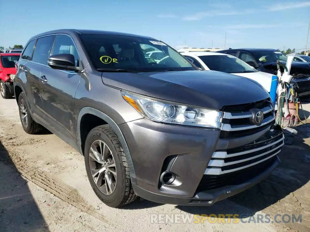 1 Photograph of a damaged car 5TDZARFH6KS050469 TOYOTA HIGHLANDER 2019