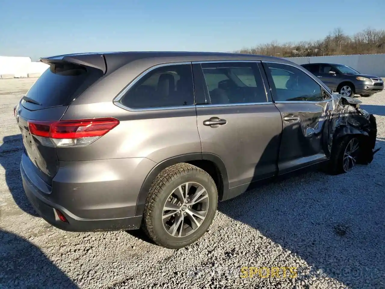 3 Photograph of a damaged car 5TDZARFH6KS051430 TOYOTA HIGHLANDER 2019