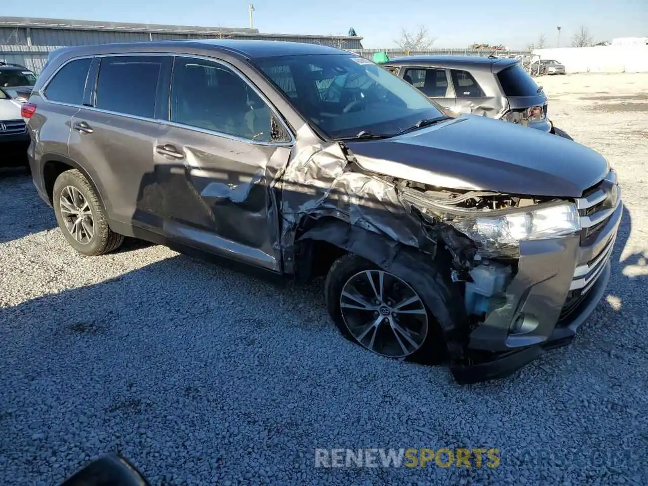 4 Photograph of a damaged car 5TDZARFH6KS051430 TOYOTA HIGHLANDER 2019