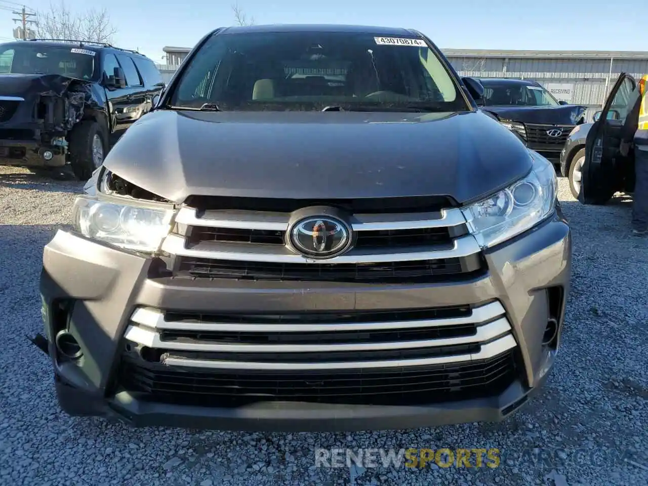 5 Photograph of a damaged car 5TDZARFH6KS051430 TOYOTA HIGHLANDER 2019