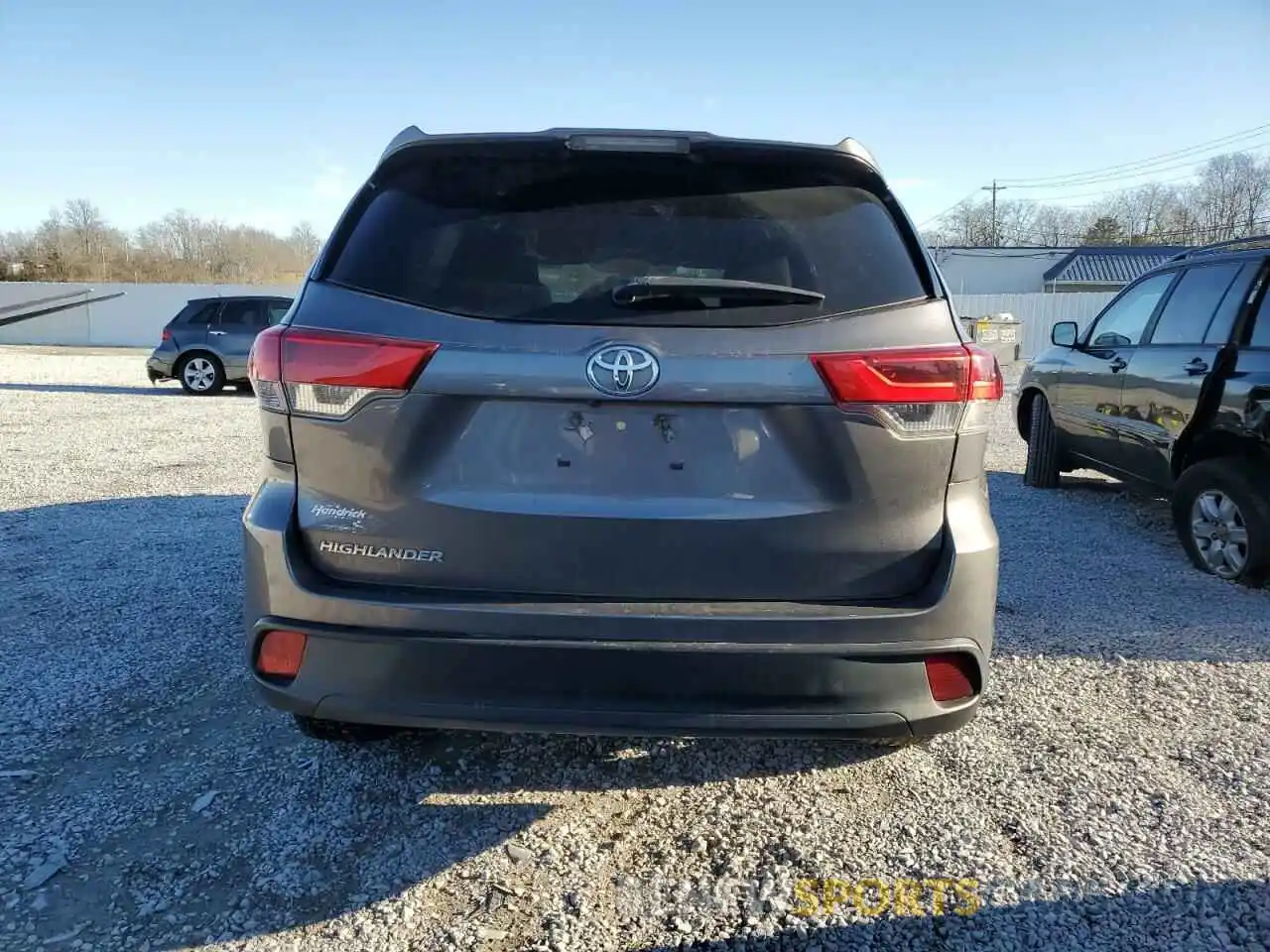 6 Photograph of a damaged car 5TDZARFH6KS051430 TOYOTA HIGHLANDER 2019