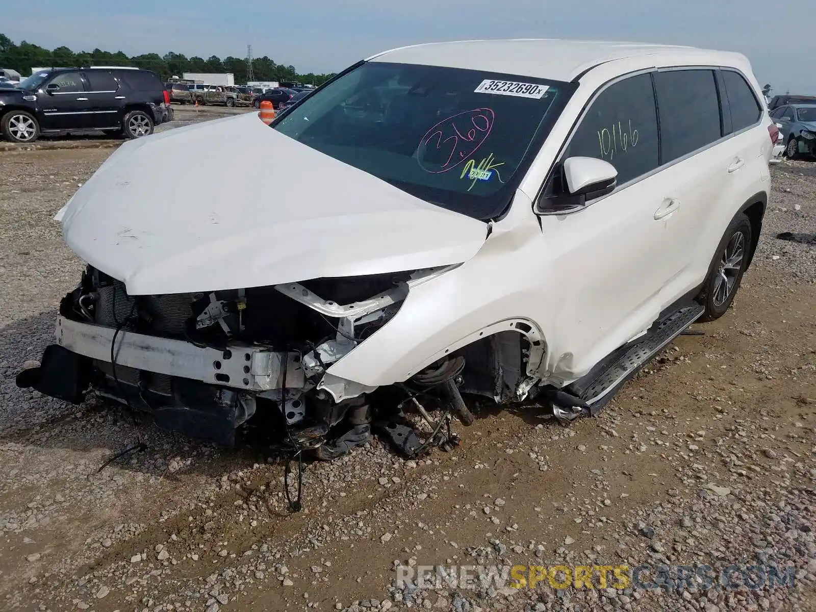2 Photograph of a damaged car 5TDZARFH6KS052190 TOYOTA HIGHLANDER 2019