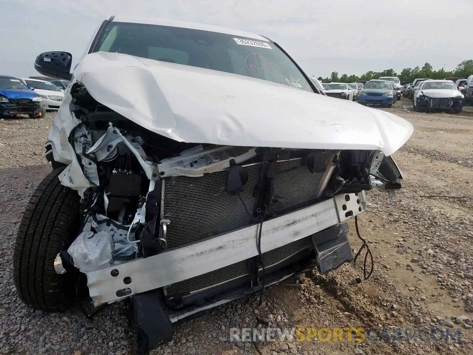 9 Photograph of a damaged car 5TDZARFH6KS052190 TOYOTA HIGHLANDER 2019