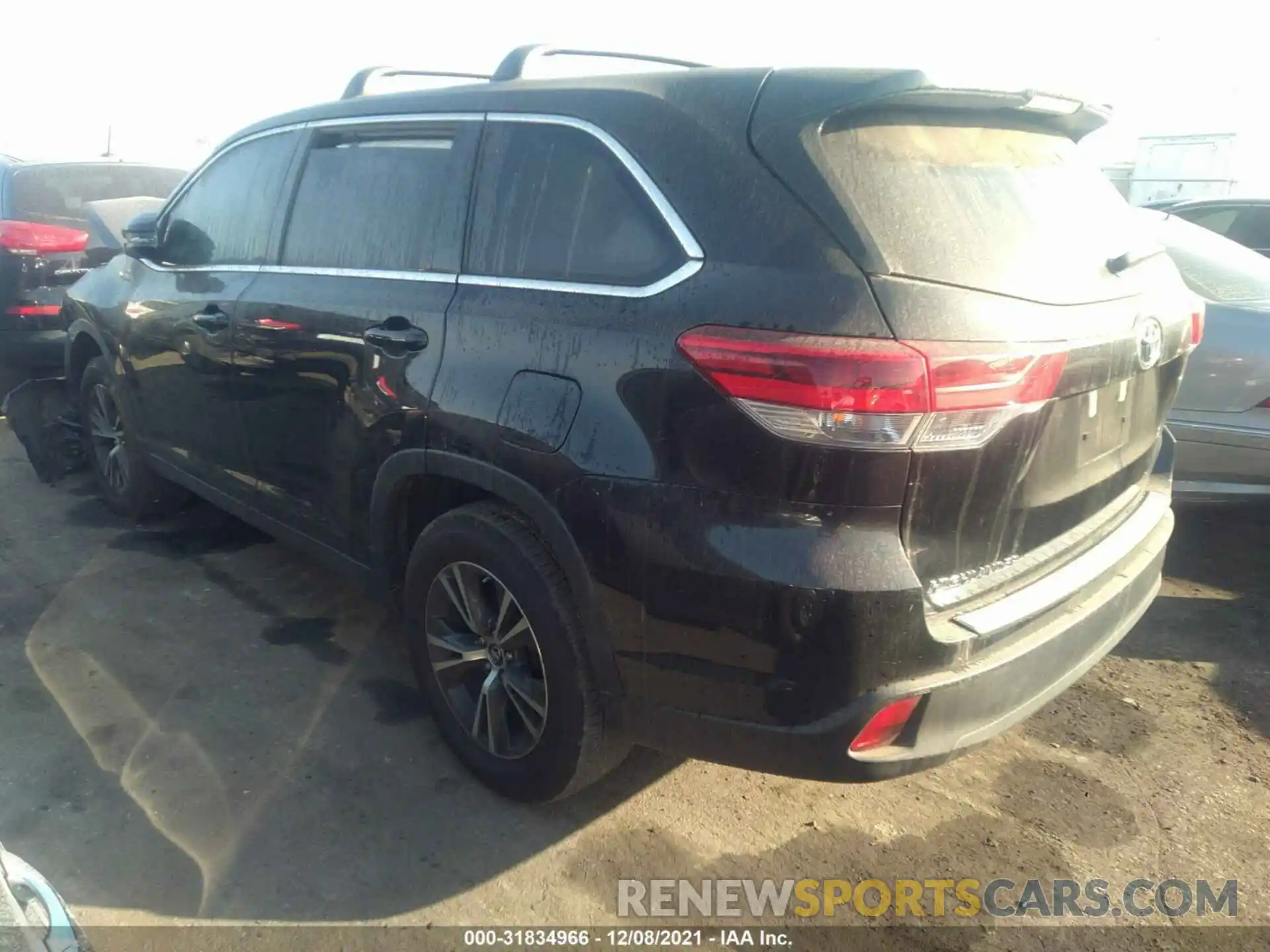 3 Photograph of a damaged car 5TDZARFH6KS052352 TOYOTA HIGHLANDER 2019