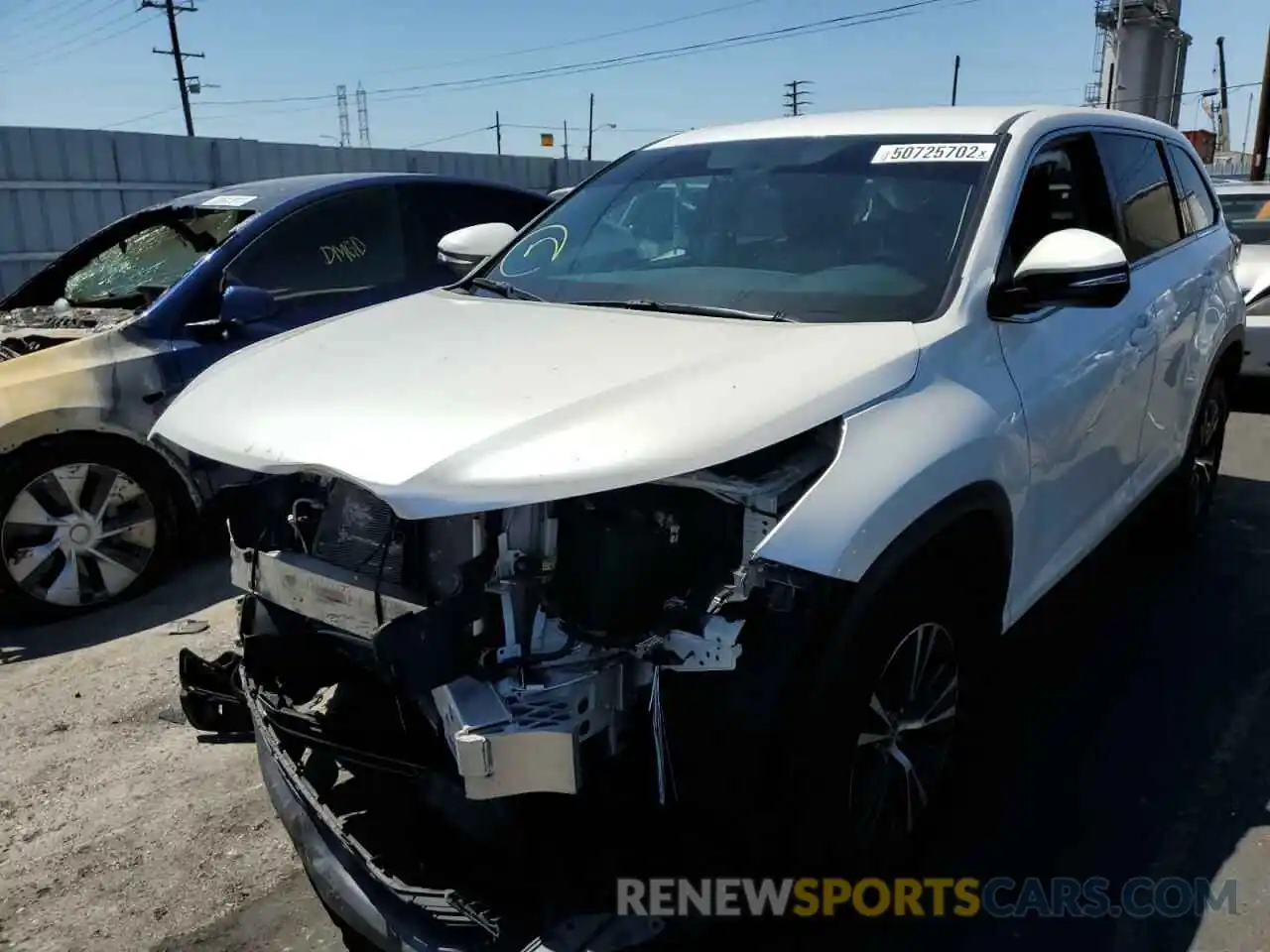 2 Photograph of a damaged car 5TDZARFH6KS052741 TOYOTA HIGHLANDER 2019