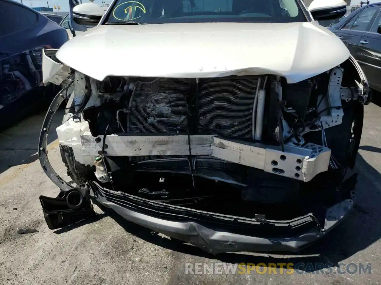 9 Photograph of a damaged car 5TDZARFH6KS052741 TOYOTA HIGHLANDER 2019