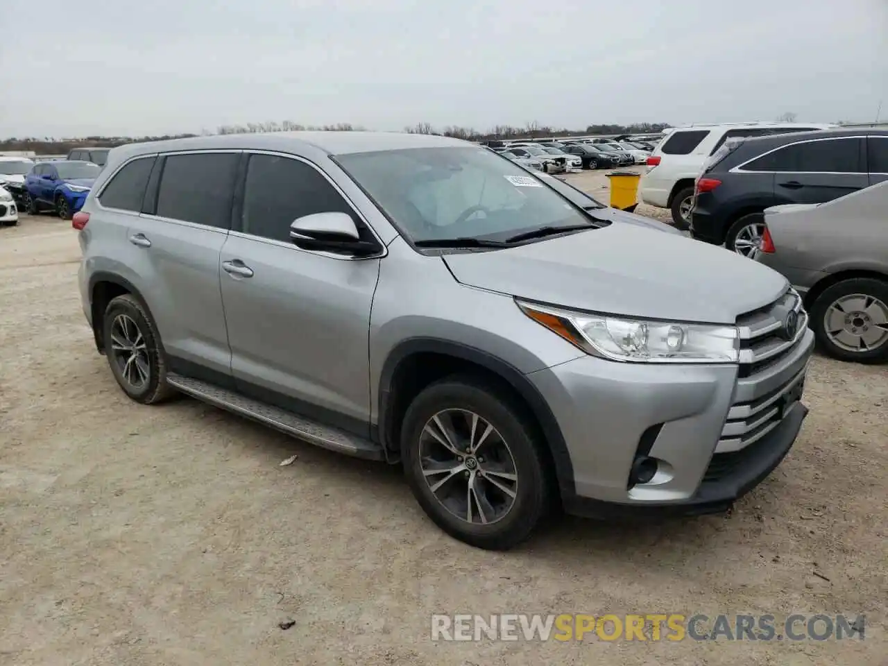 4 Photograph of a damaged car 5TDZARFH6KS053422 TOYOTA HIGHLANDER 2019