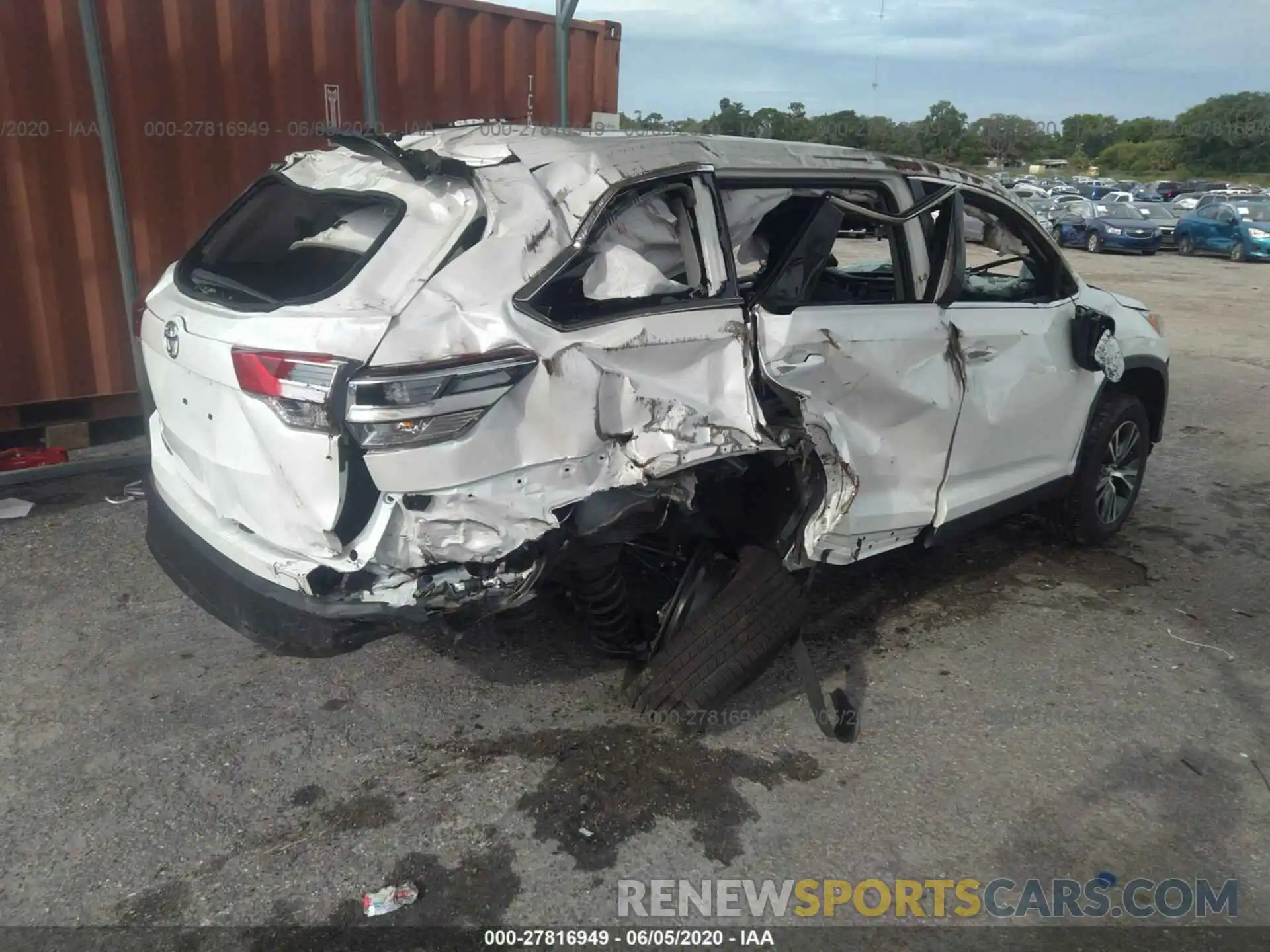 4 Photograph of a damaged car 5TDZARFH6KS053548 TOYOTA HIGHLANDER 2019