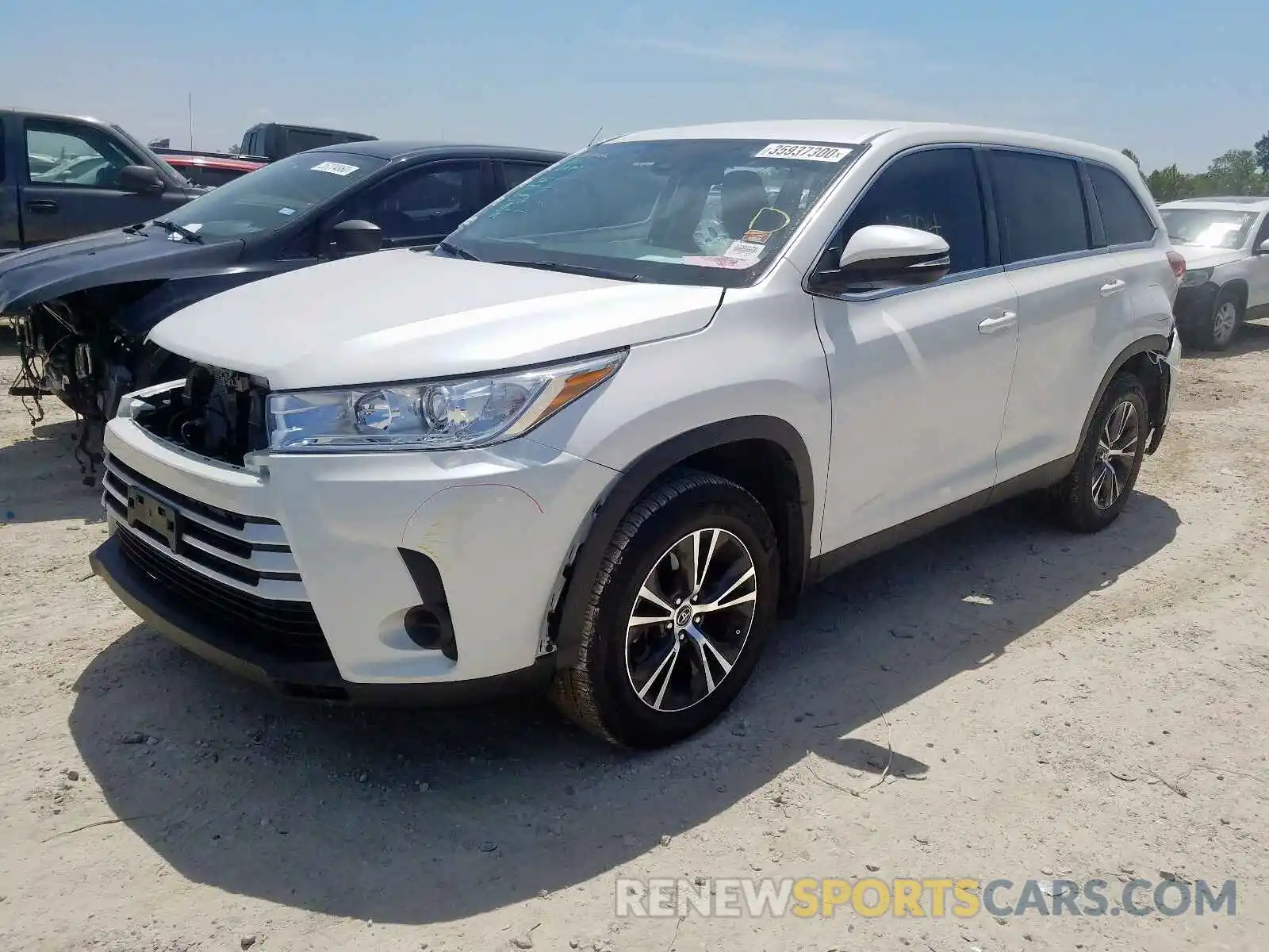 2 Photograph of a damaged car 5TDZARFH6KS053713 TOYOTA HIGHLANDER 2019