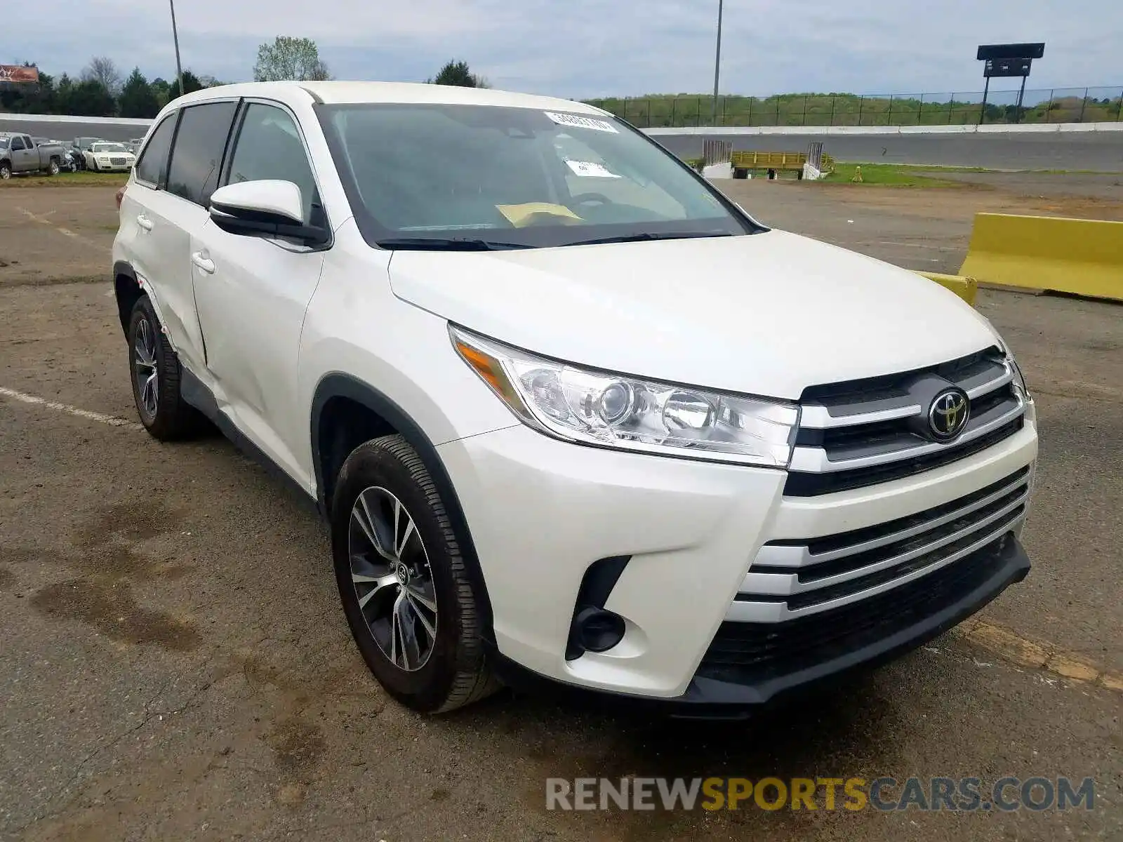 1 Photograph of a damaged car 5TDZARFH6KS053744 TOYOTA HIGHLANDER 2019