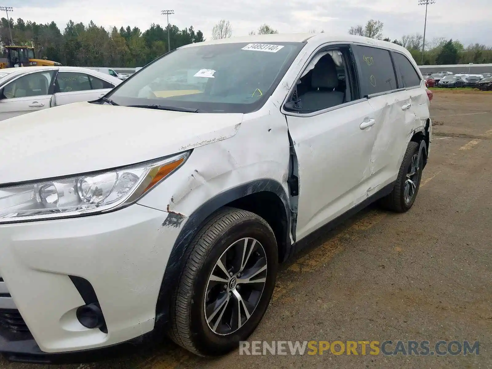 9 Photograph of a damaged car 5TDZARFH6KS053744 TOYOTA HIGHLANDER 2019