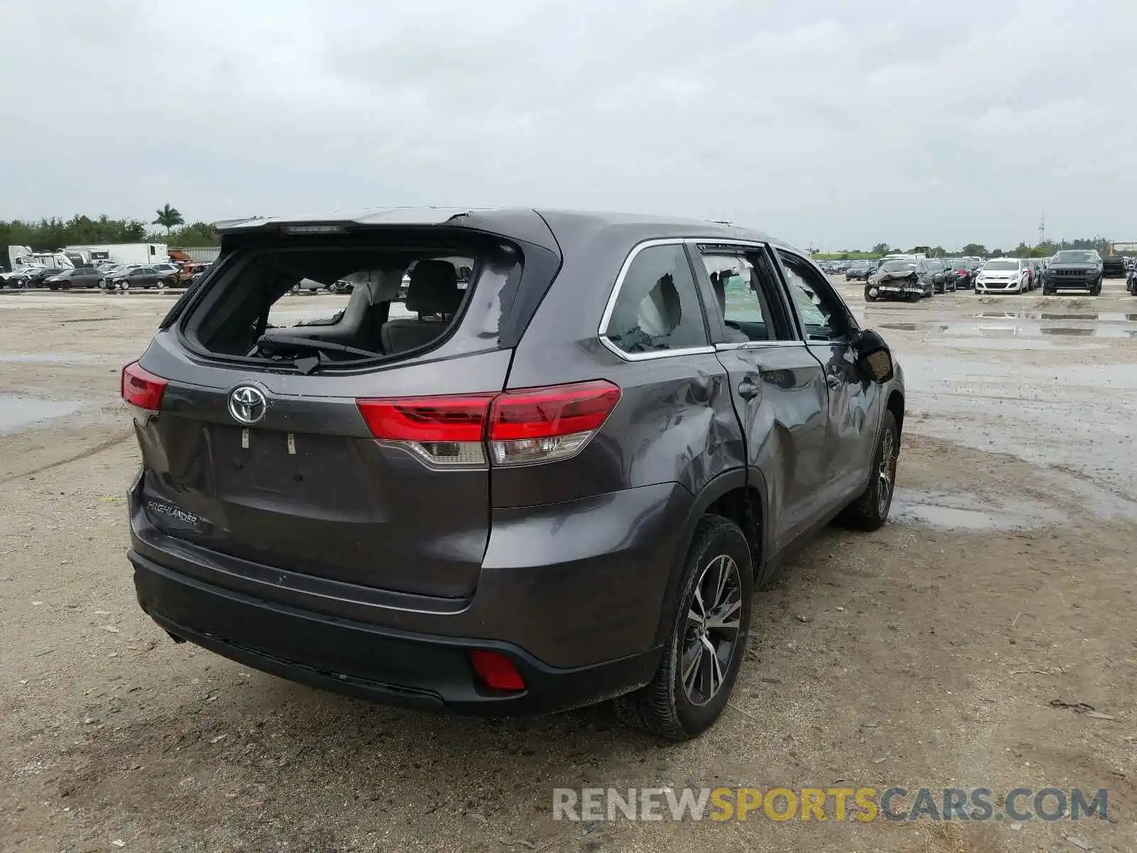 4 Photograph of a damaged car 5TDZARFH6KS054053 TOYOTA HIGHLANDER 2019