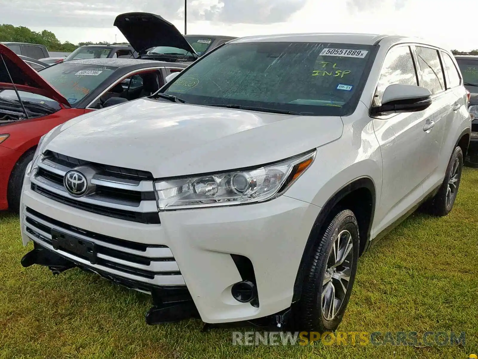 2 Photograph of a damaged car 5TDZARFH6KS054070 TOYOTA HIGHLANDER 2019