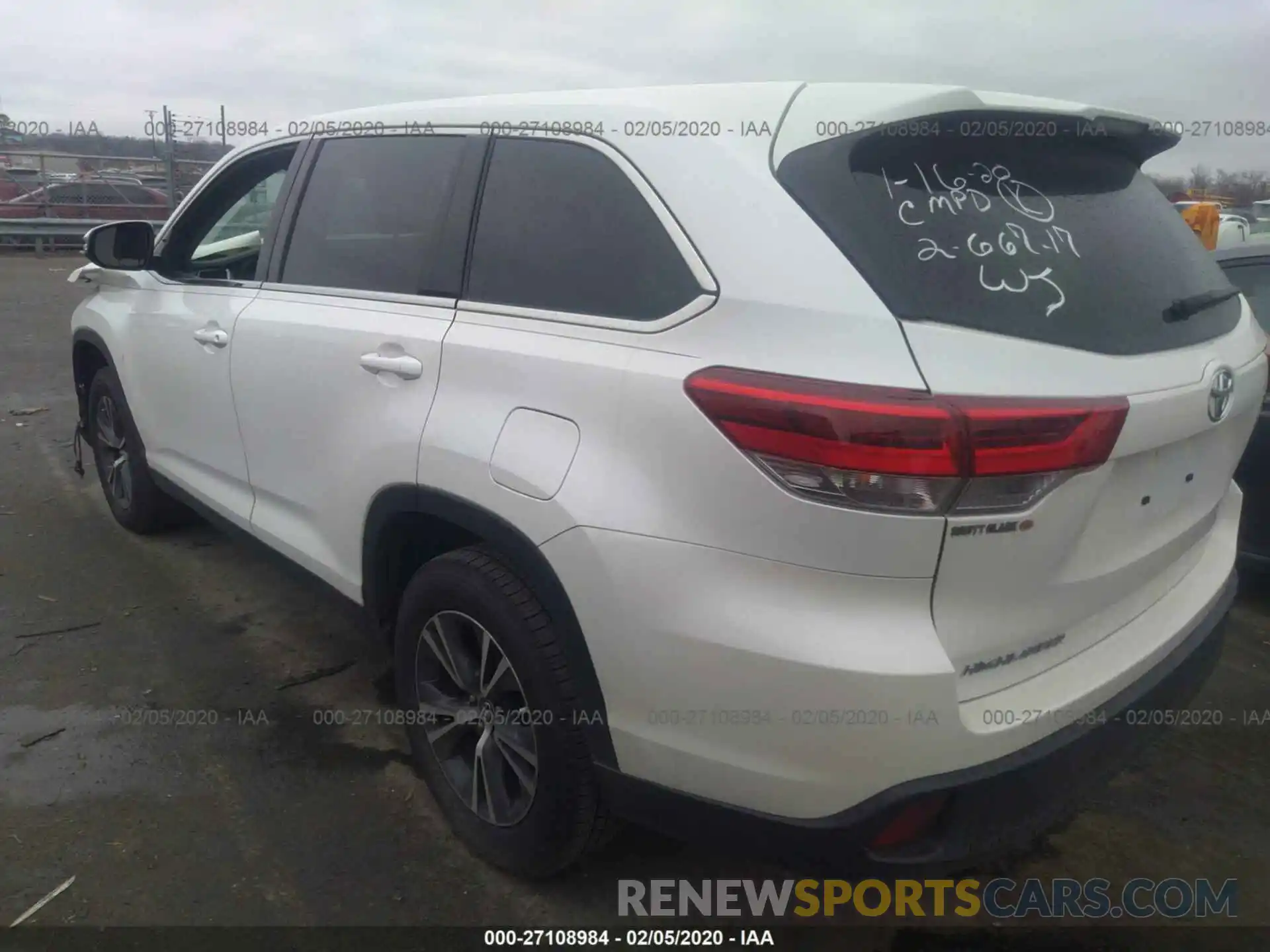 3 Photograph of a damaged car 5TDZARFH6KS054344 TOYOTA HIGHLANDER 2019