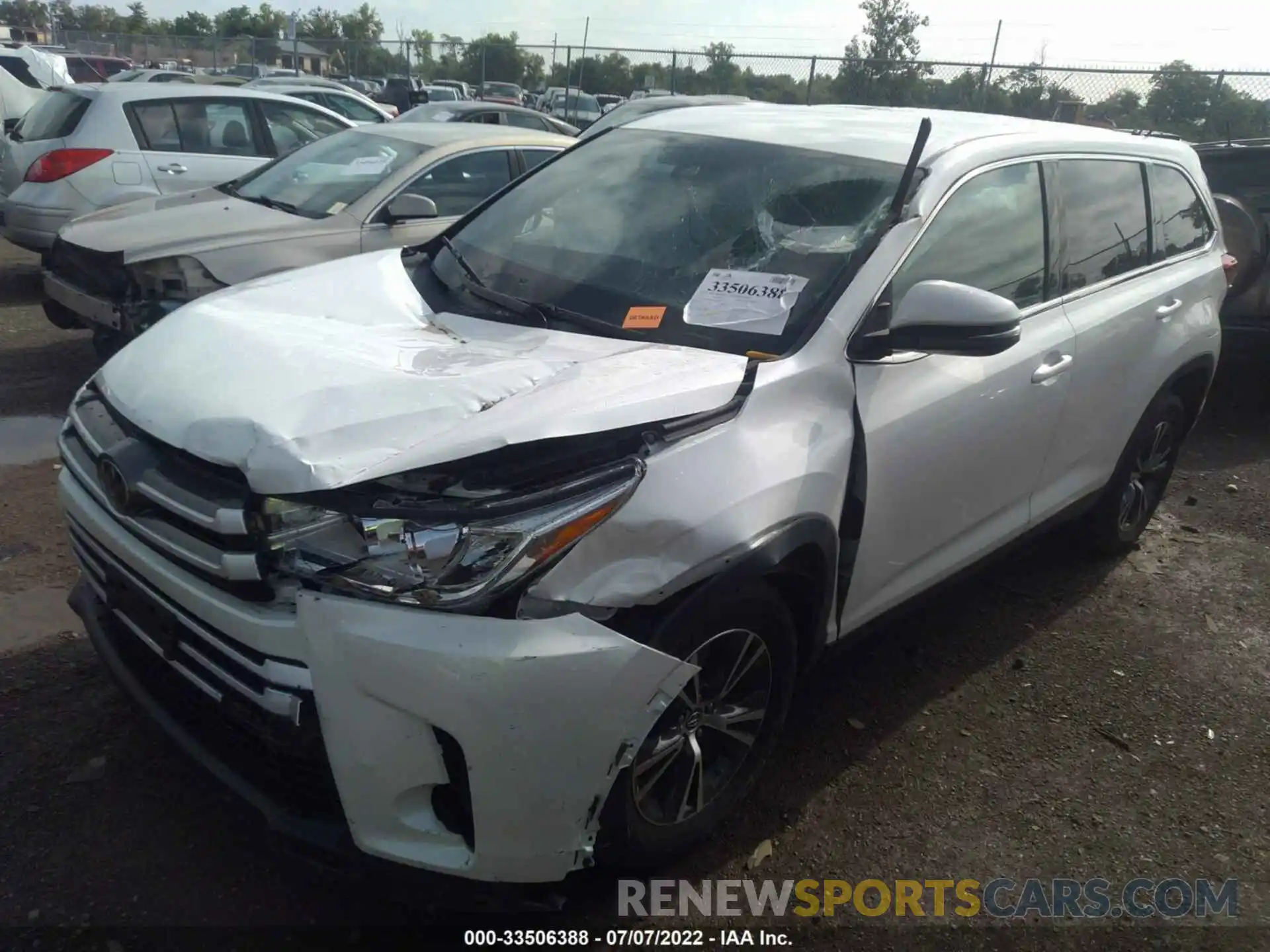 2 Photograph of a damaged car 5TDZARFH6KS054361 TOYOTA HIGHLANDER 2019