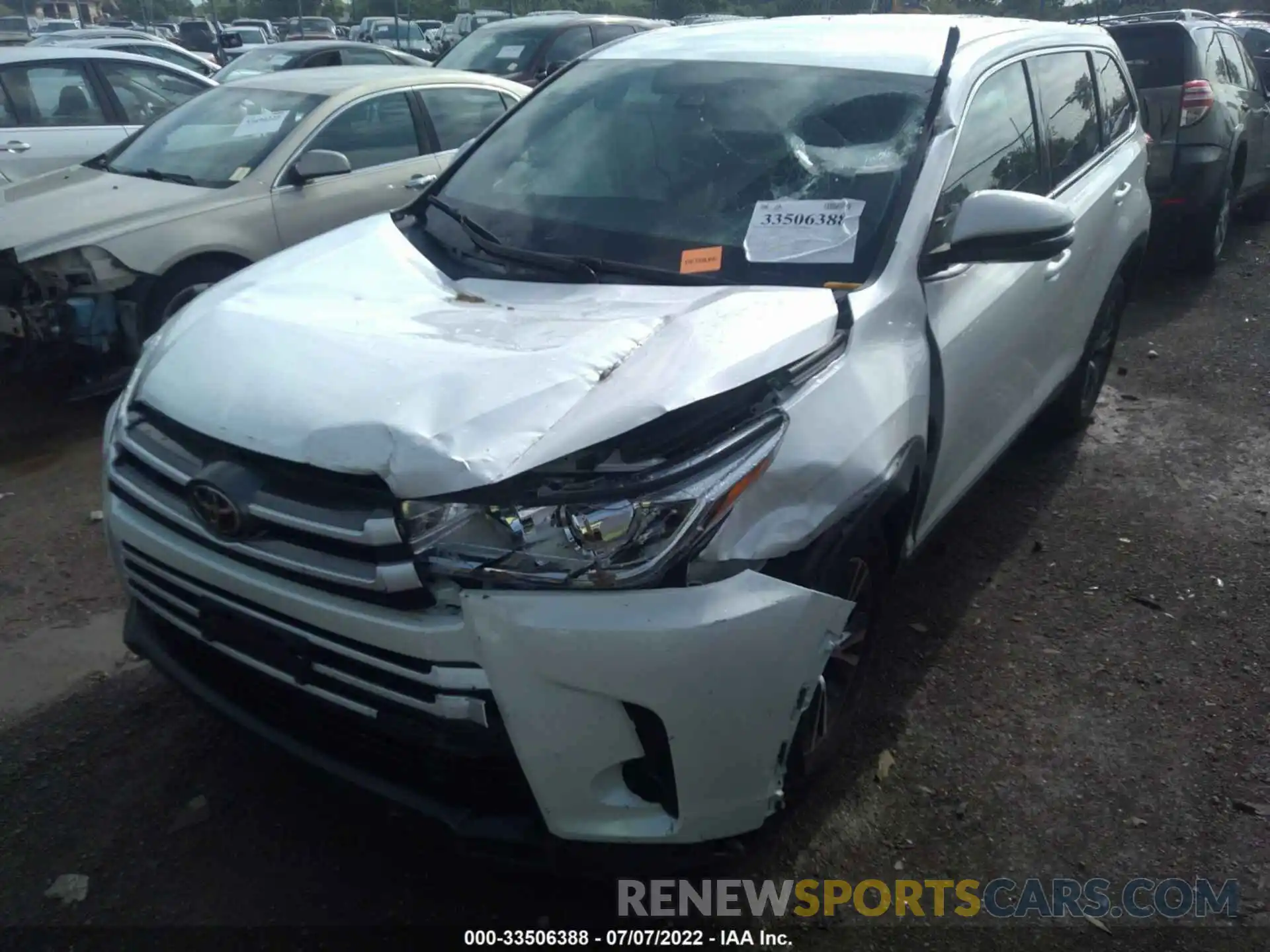 6 Photograph of a damaged car 5TDZARFH6KS054361 TOYOTA HIGHLANDER 2019