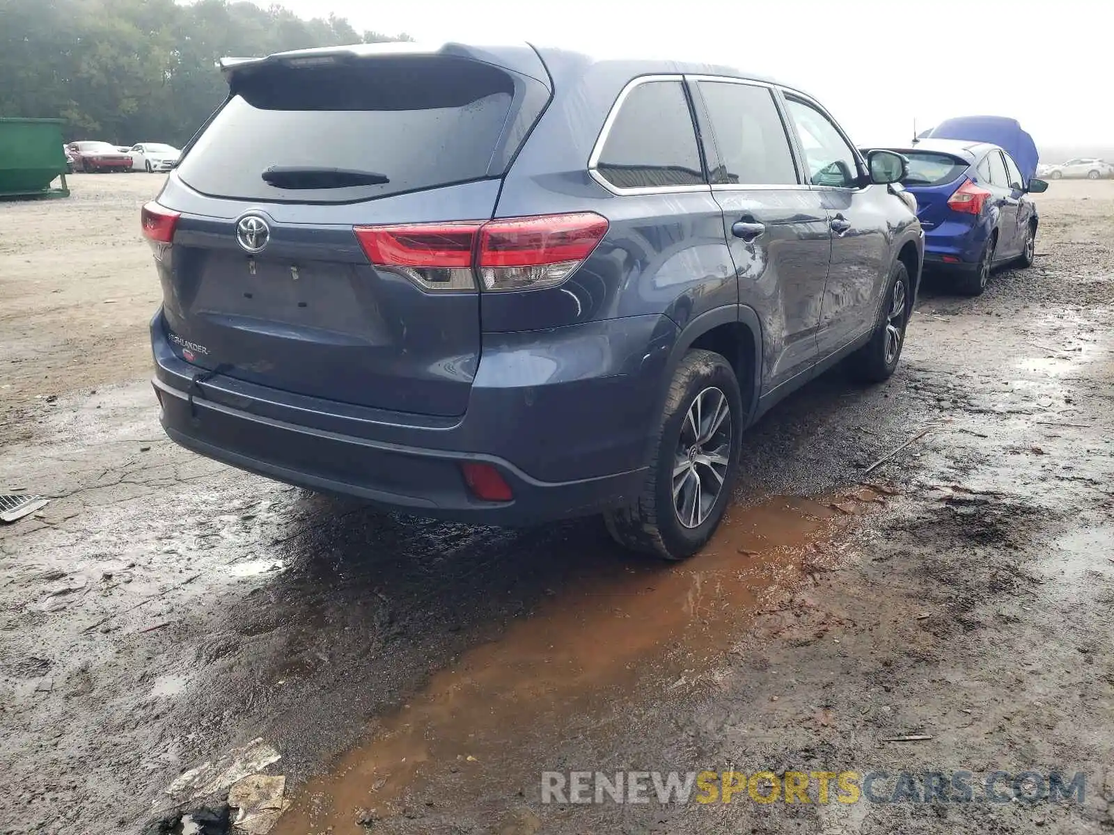 4 Photograph of a damaged car 5TDZARFH6KS054747 TOYOTA HIGHLANDER 2019