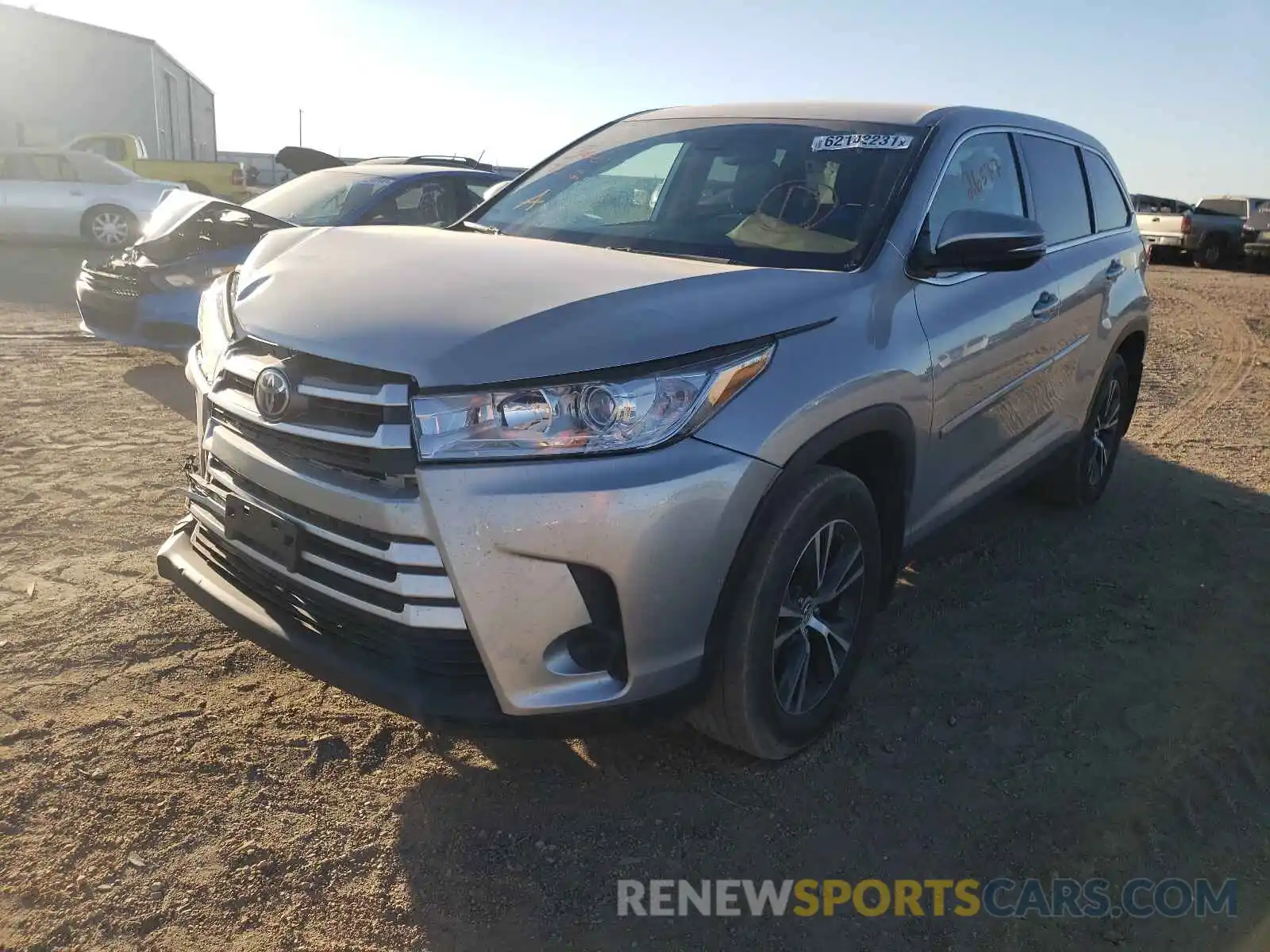 2 Photograph of a damaged car 5TDZARFH6KS055378 TOYOTA HIGHLANDER 2019