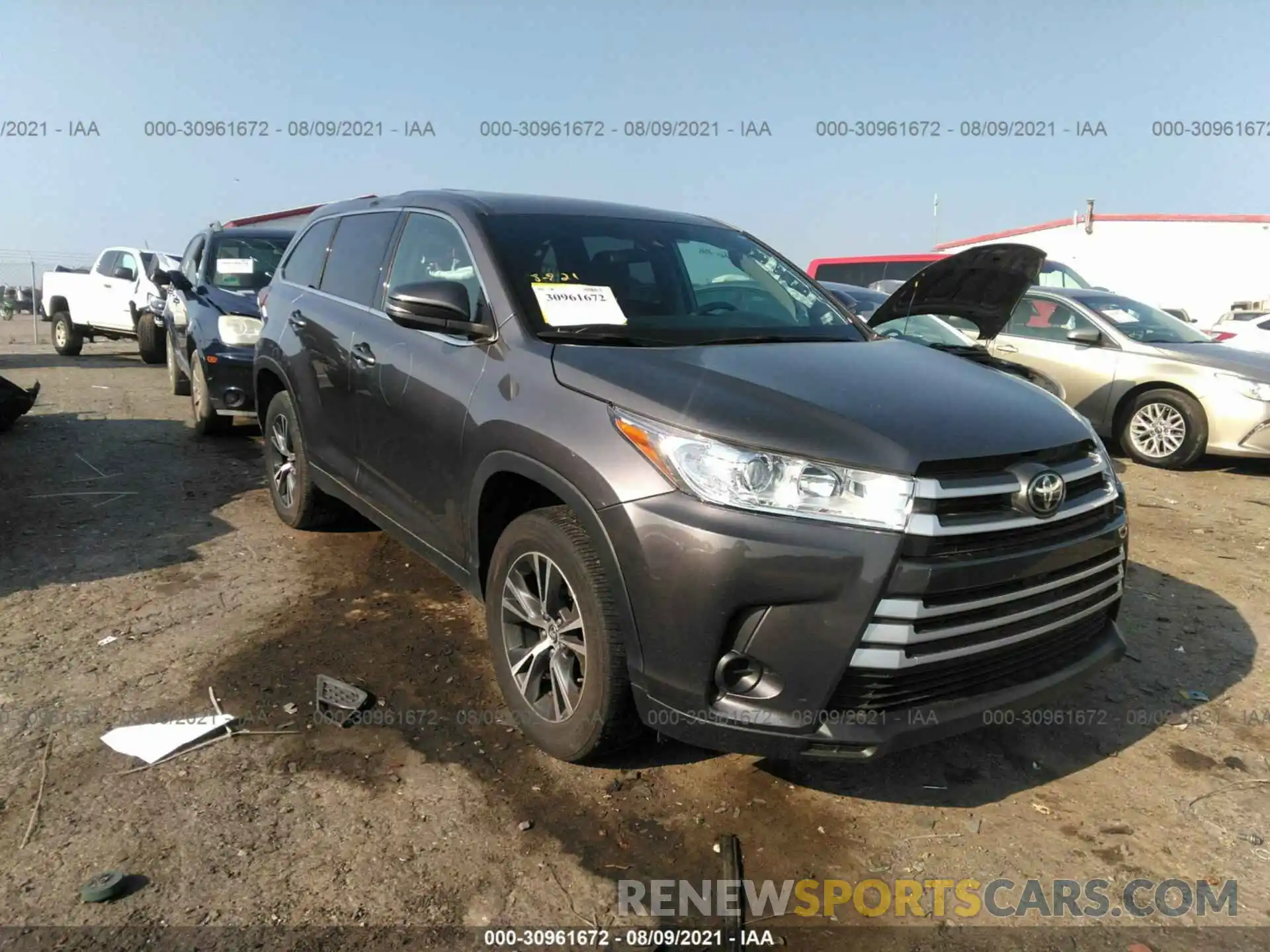 1 Photograph of a damaged car 5TDZARFH6KS055400 TOYOTA HIGHLANDER 2019