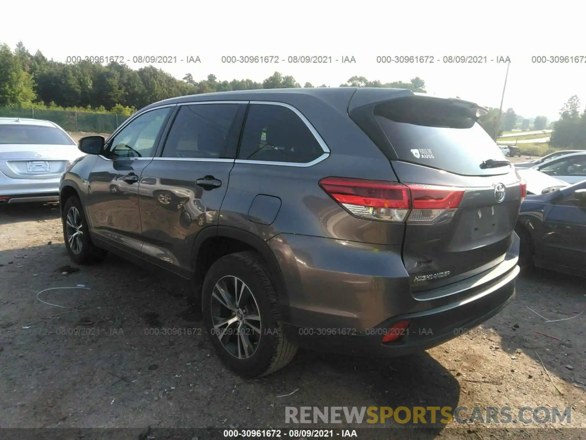 3 Photograph of a damaged car 5TDZARFH6KS055400 TOYOTA HIGHLANDER 2019